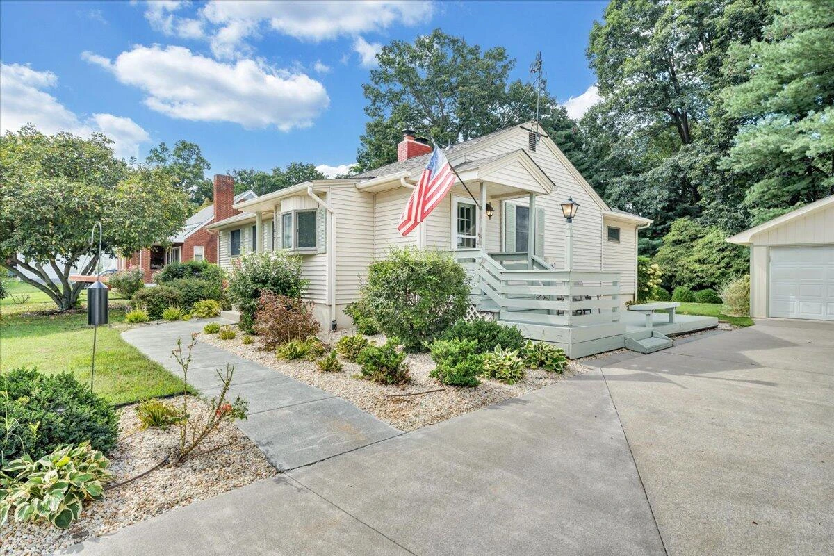 1817 Woodlawn AVE - Photo 38