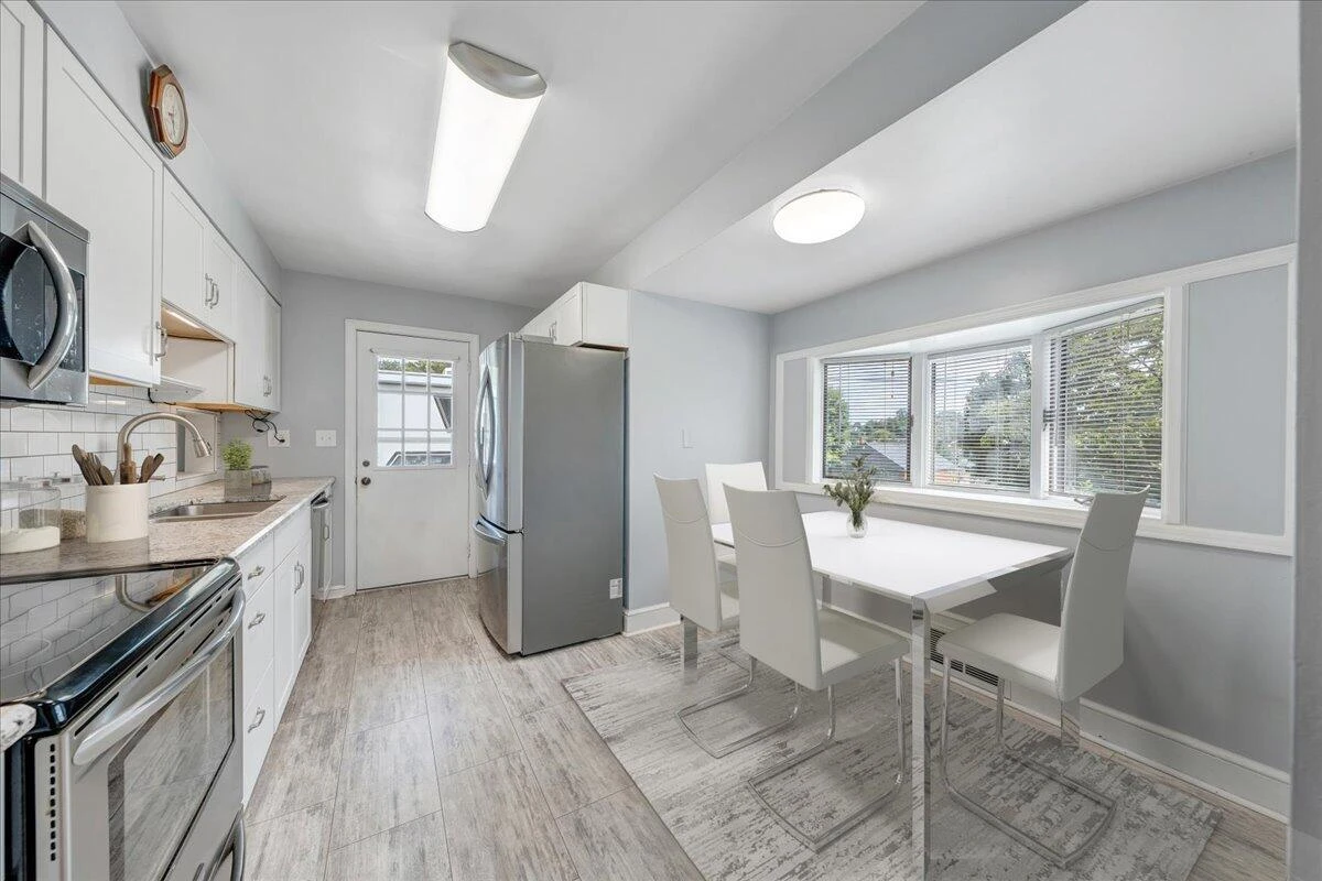1817 Woodlawn AVE - Photo 7