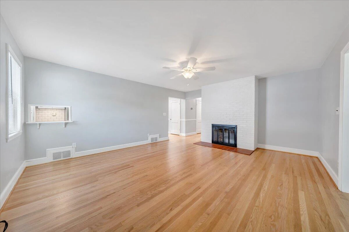 1817 Woodlawn AVE - Photo 11