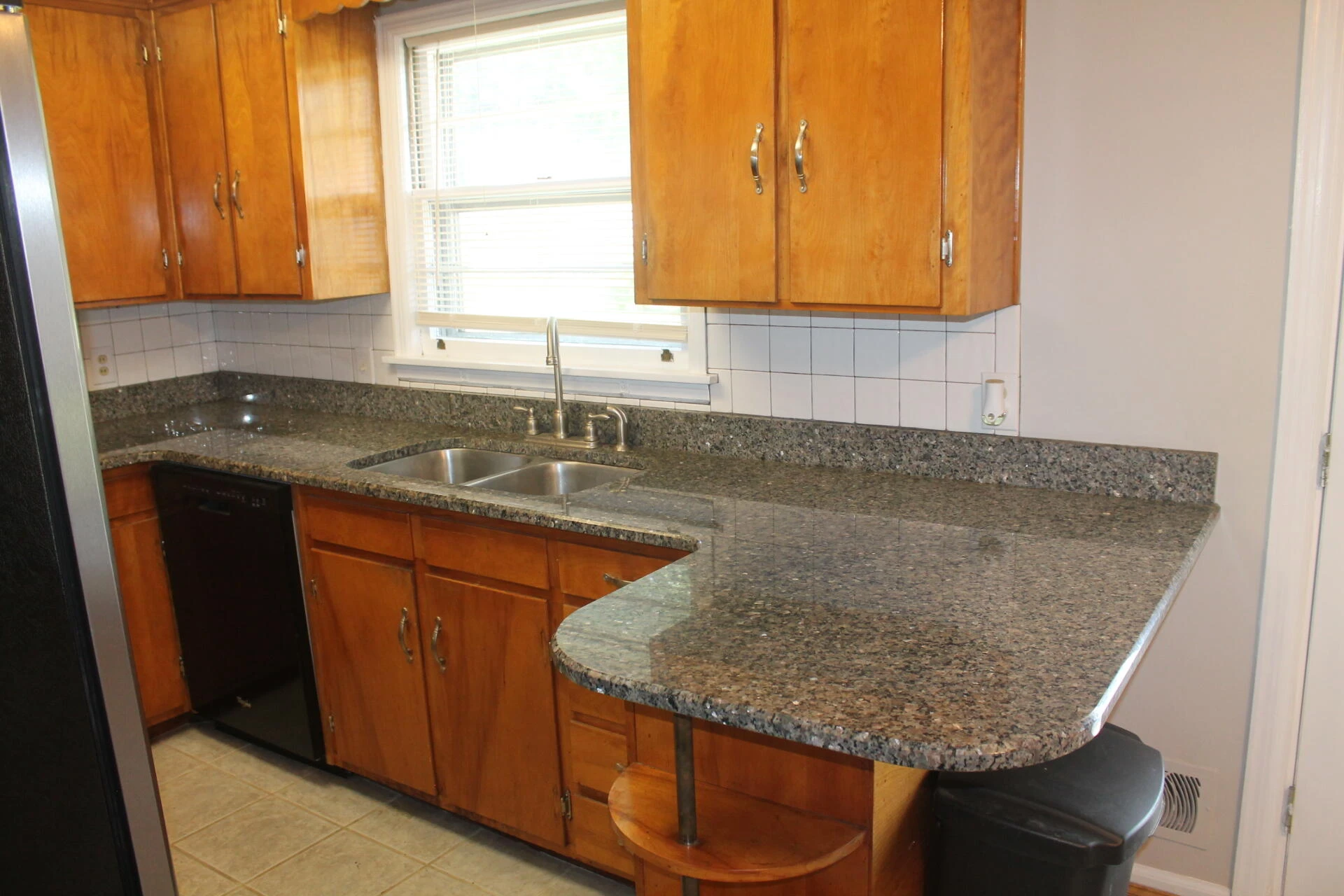 459 Elden AVE - Photo 13