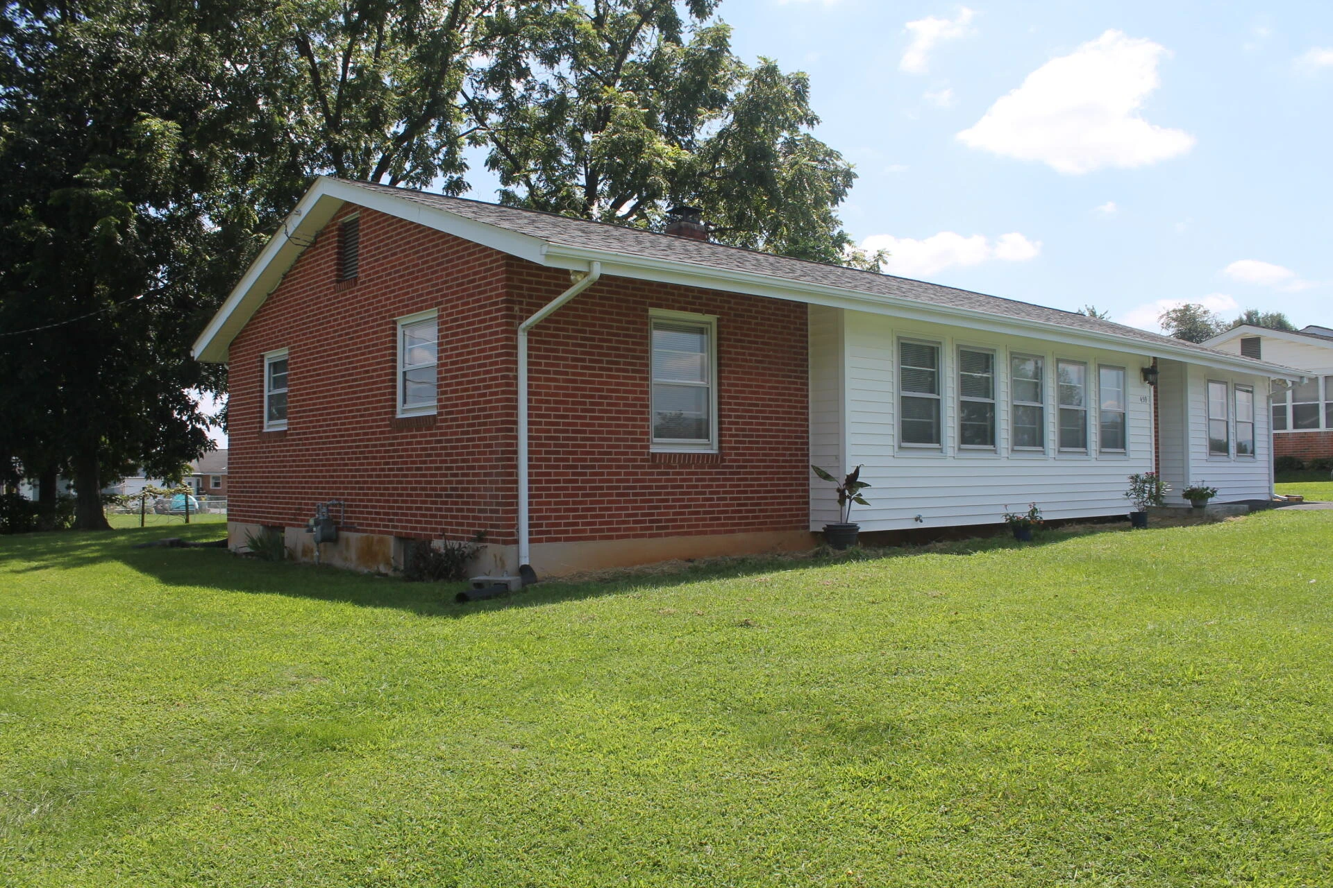459 Elden AVE - Photo 2