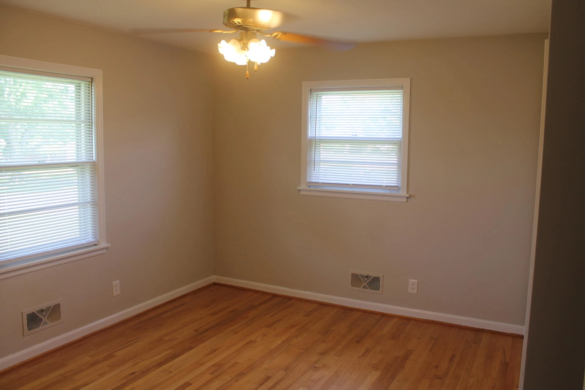 459 Elden AVE - Photo 28