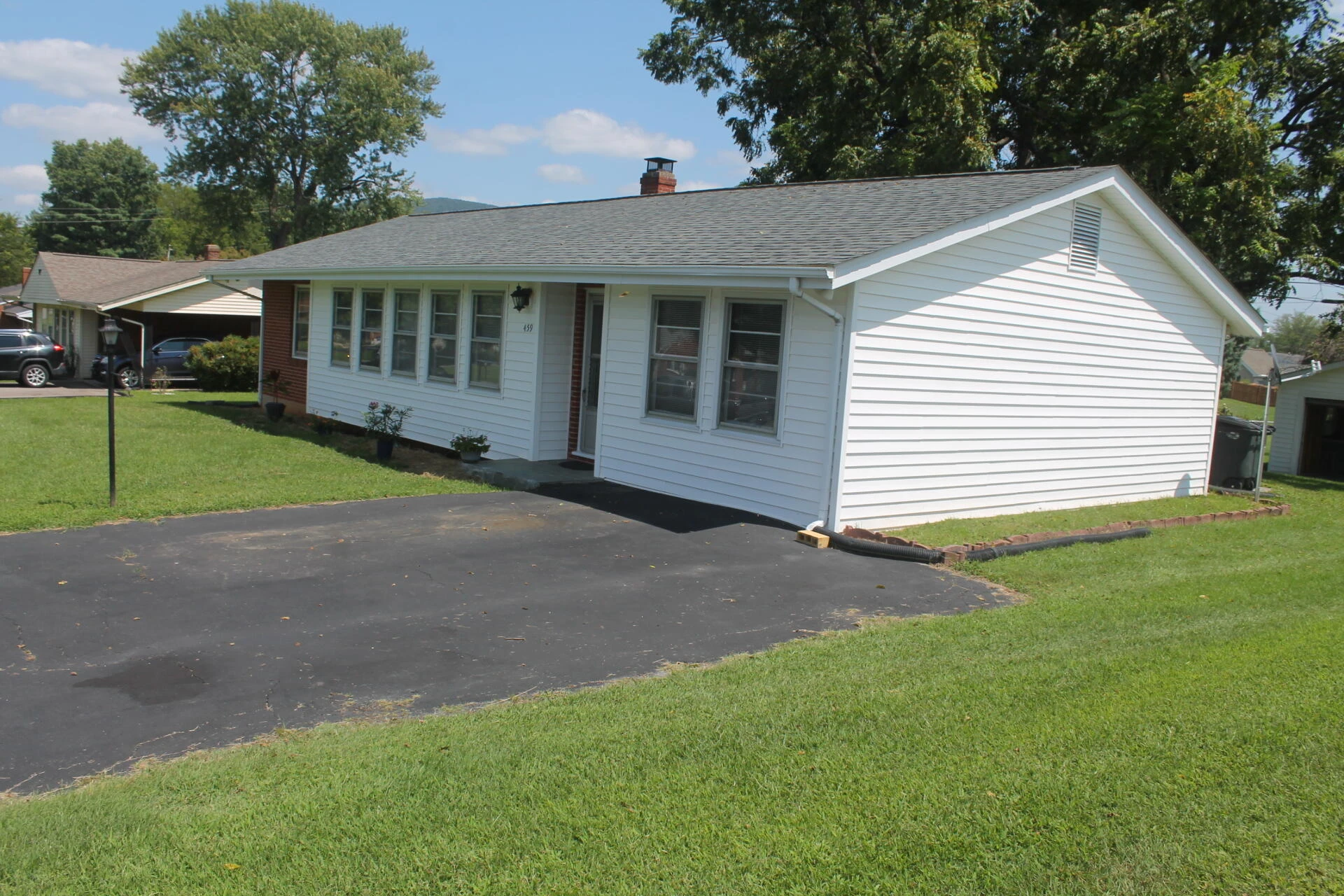 459 Elden AVE - Photo 4
