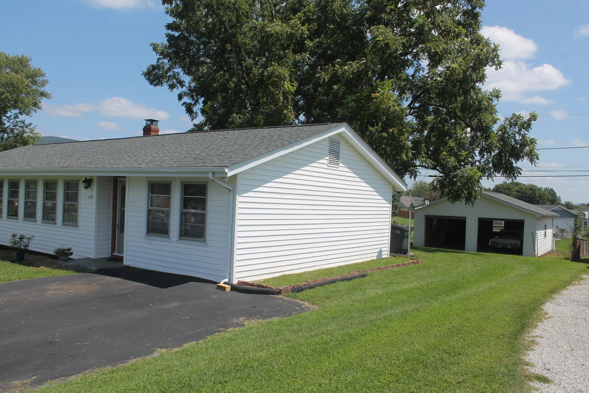 459 Elden AVE - Photo 5