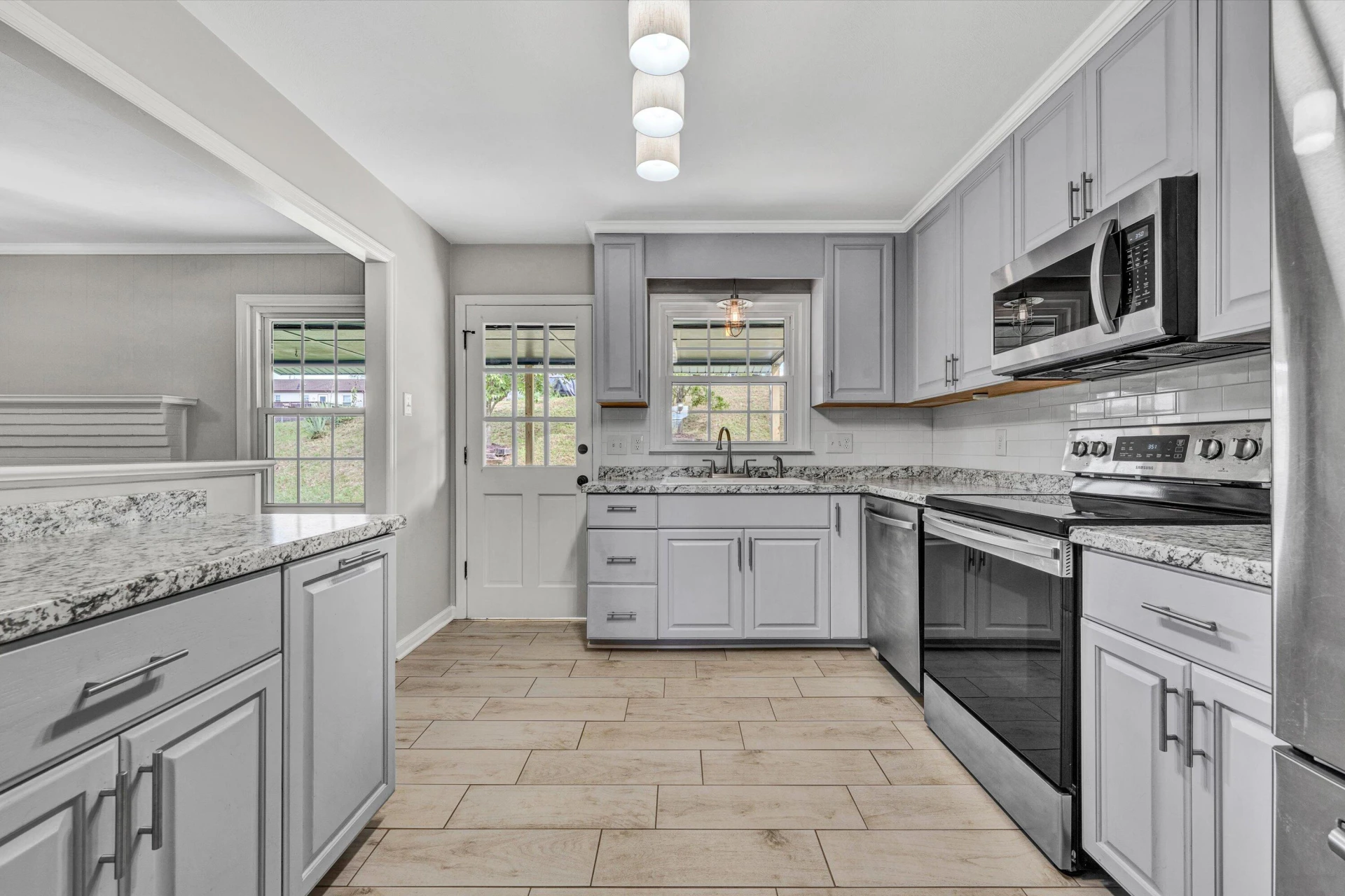 110 Barbara LN - Photo 3