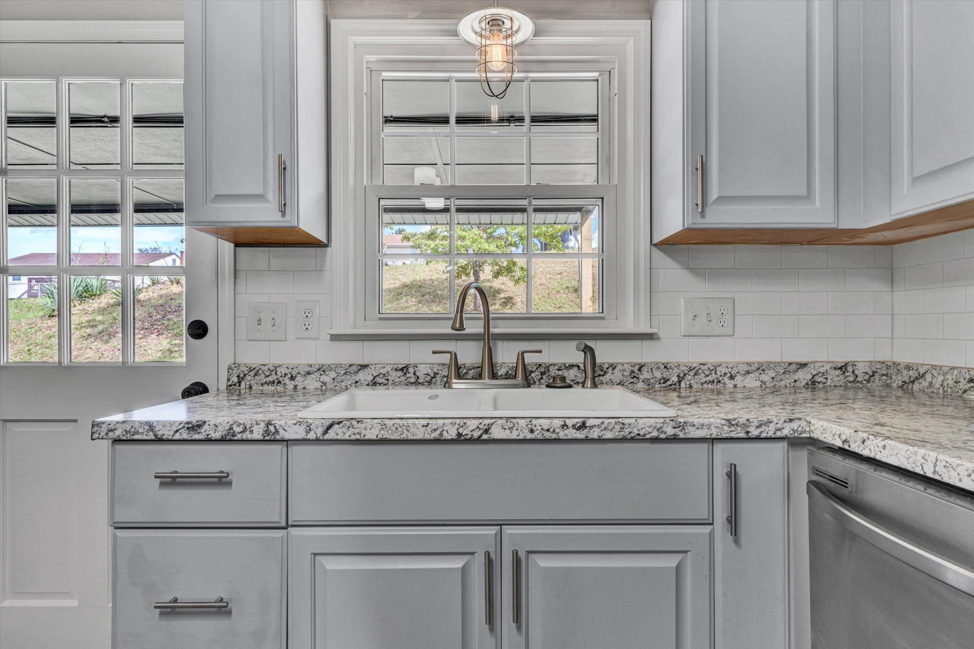 110 Barbara LN - Photo 4
