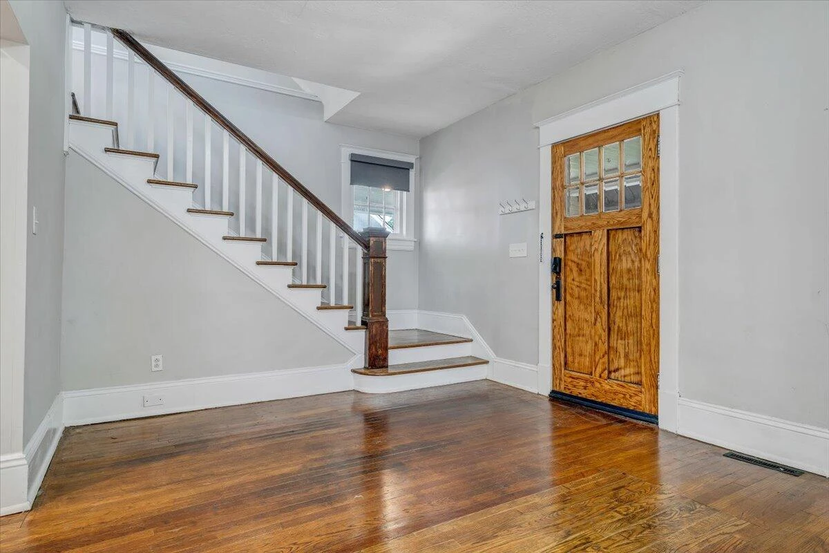 1414 Kenwood BLVD SE - Photo 3