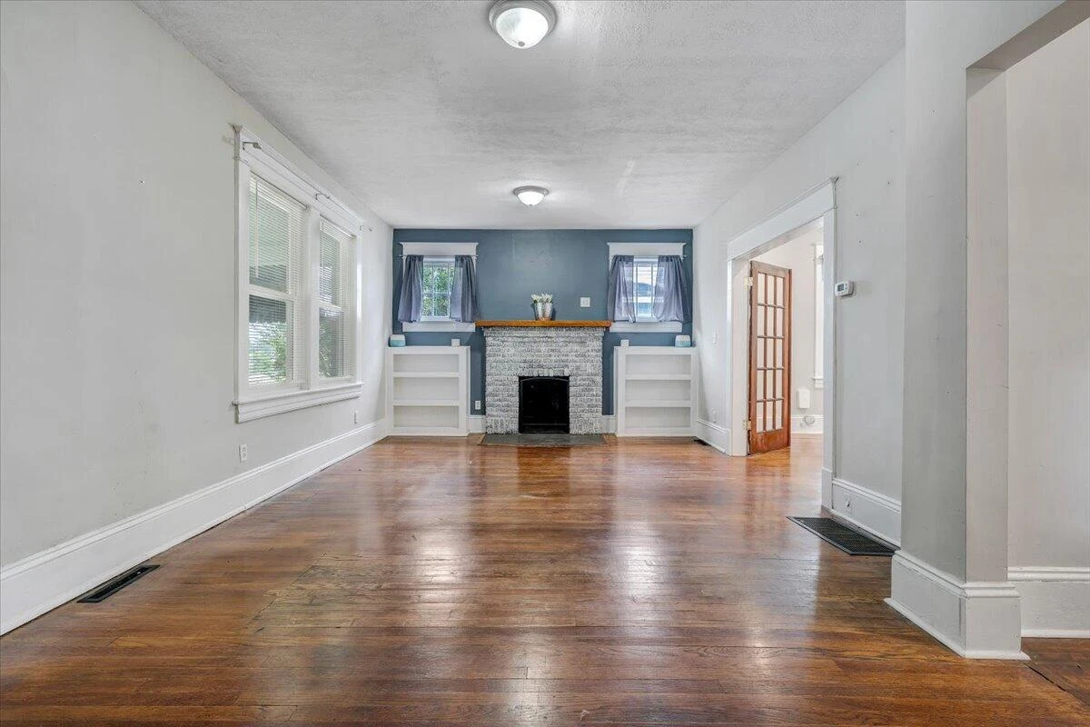 1414 Kenwood BLVD SE - Photo 4