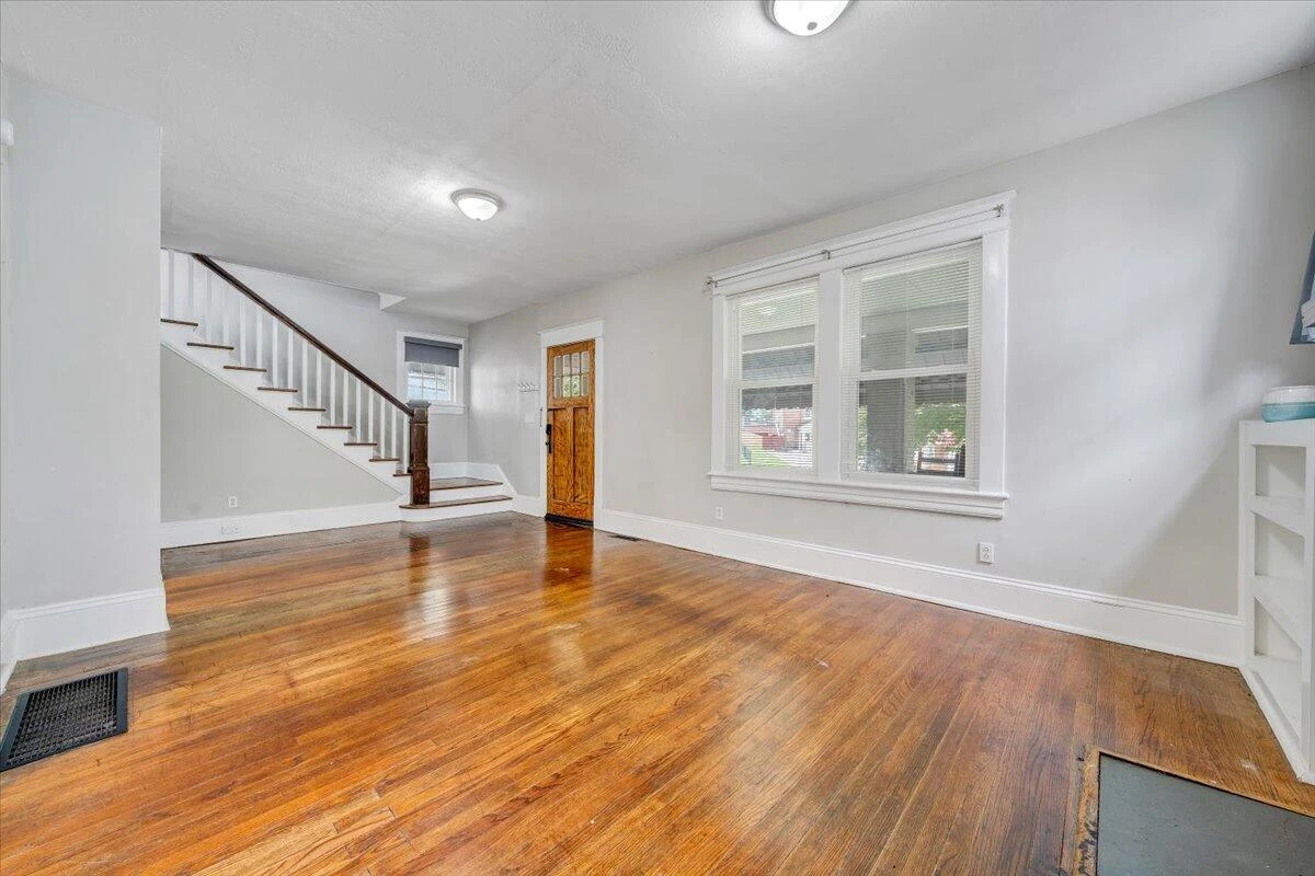 1414 Kenwood BLVD SE - Photo 6