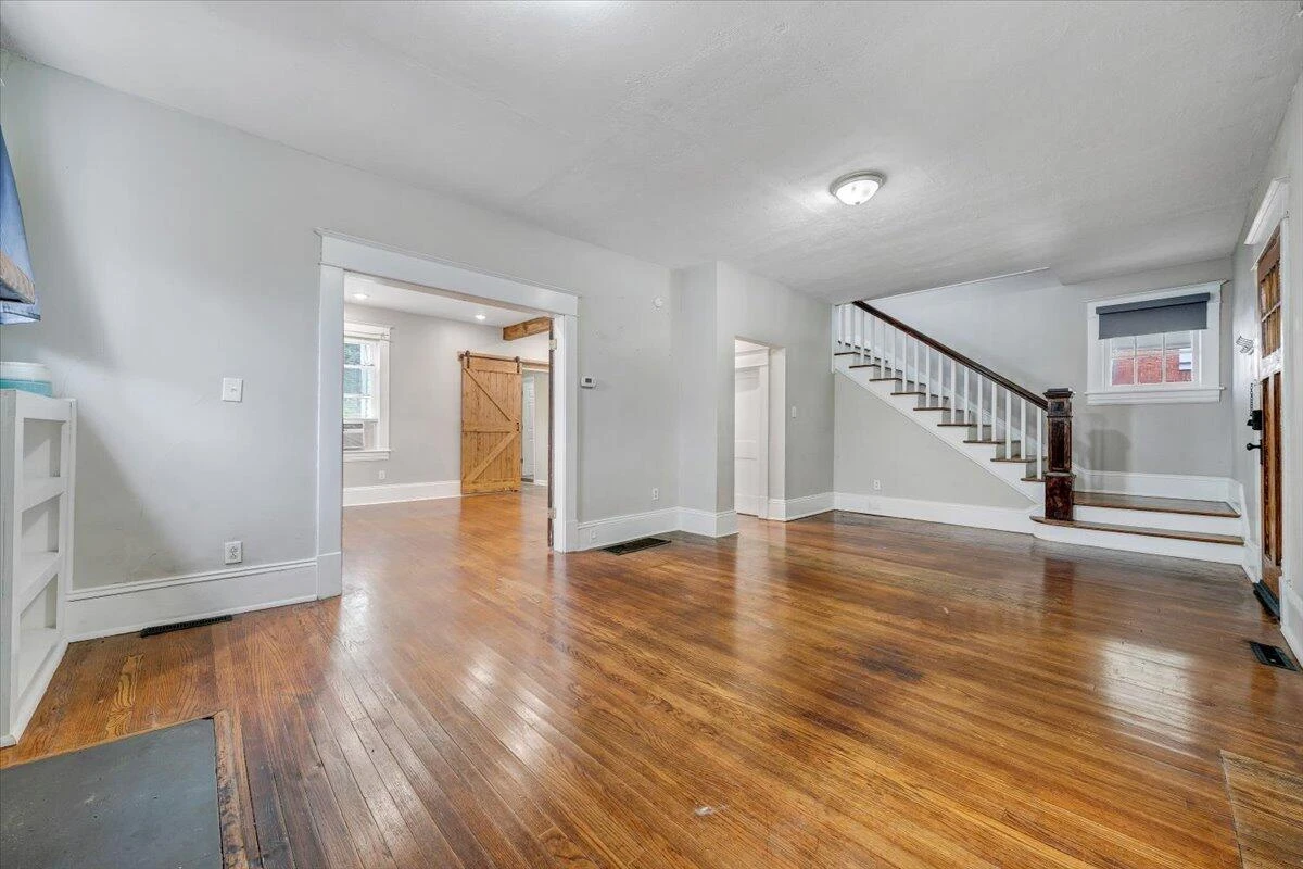 1414 Kenwood BLVD SE - Photo 8