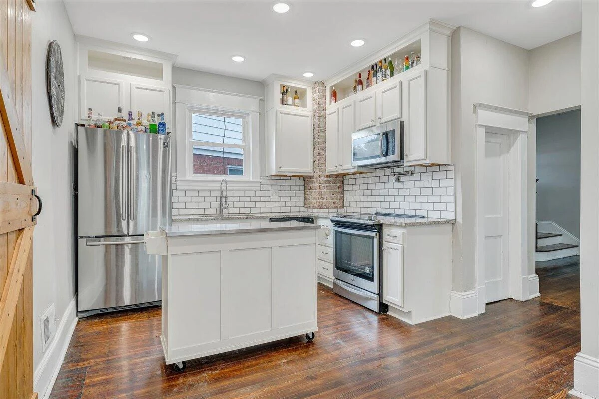 1414 Kenwood BLVD SE - Photo 9