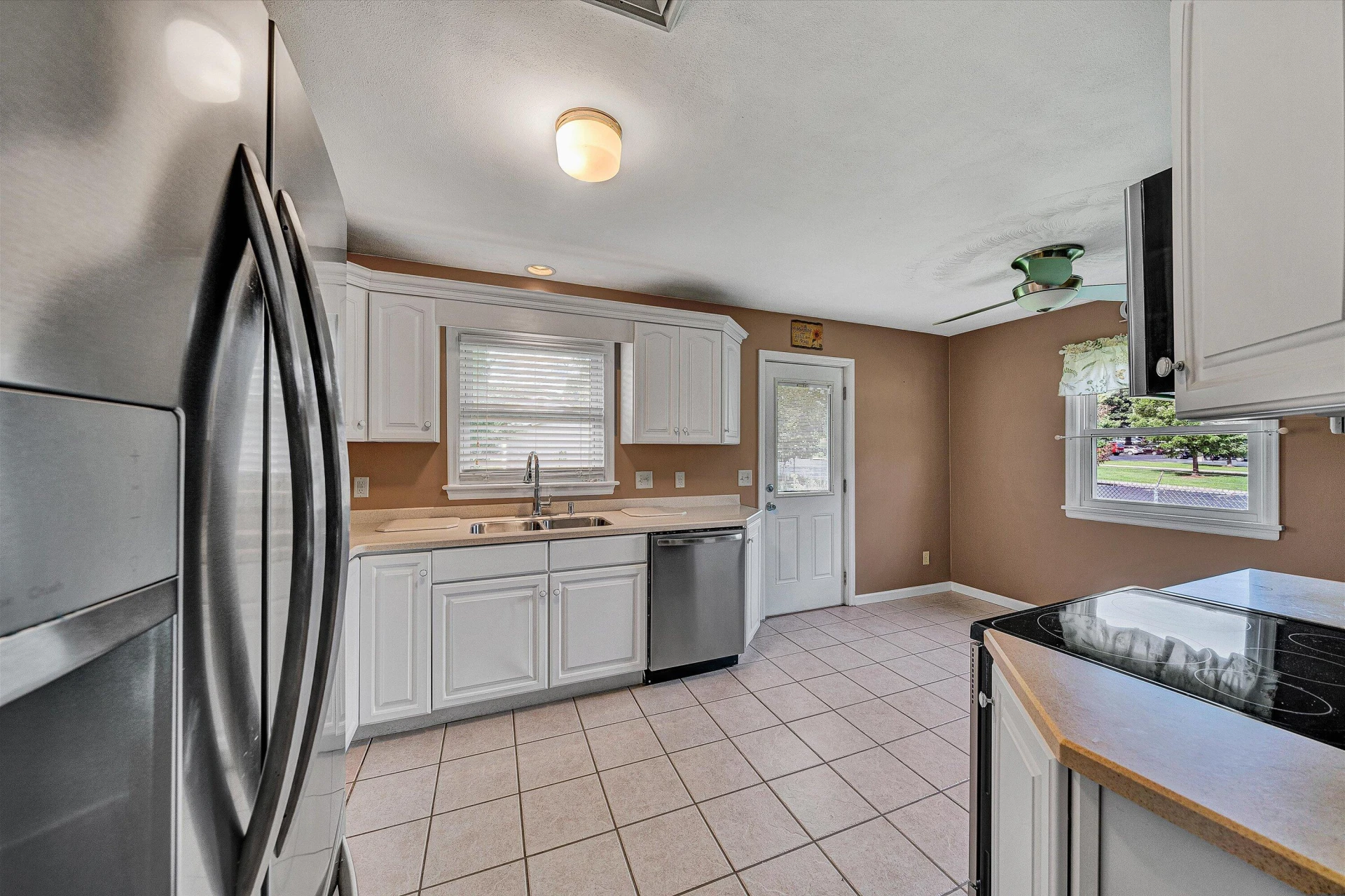 1403 Azalea ST - Photo 14