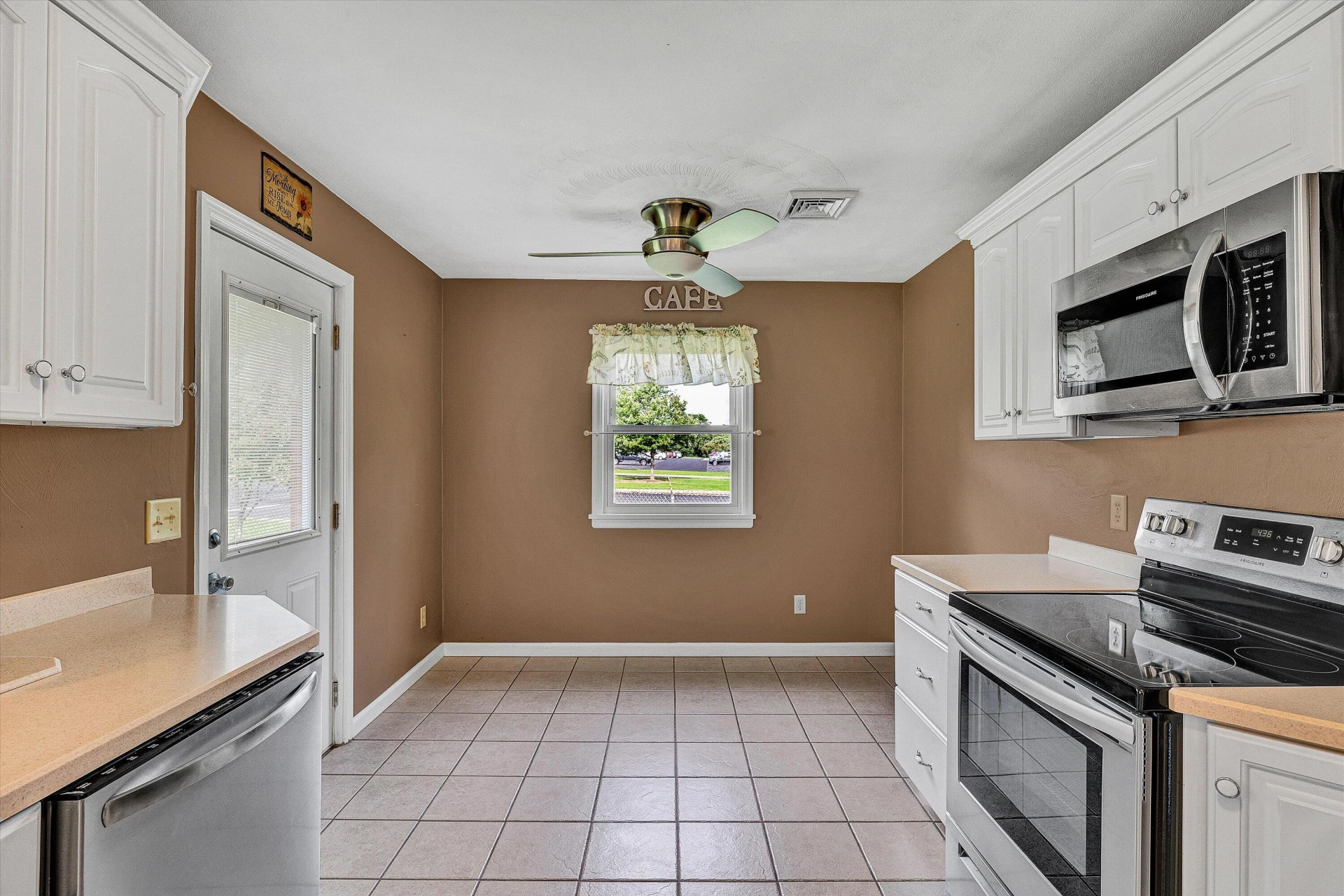 1403 Azalea ST - Photo 16