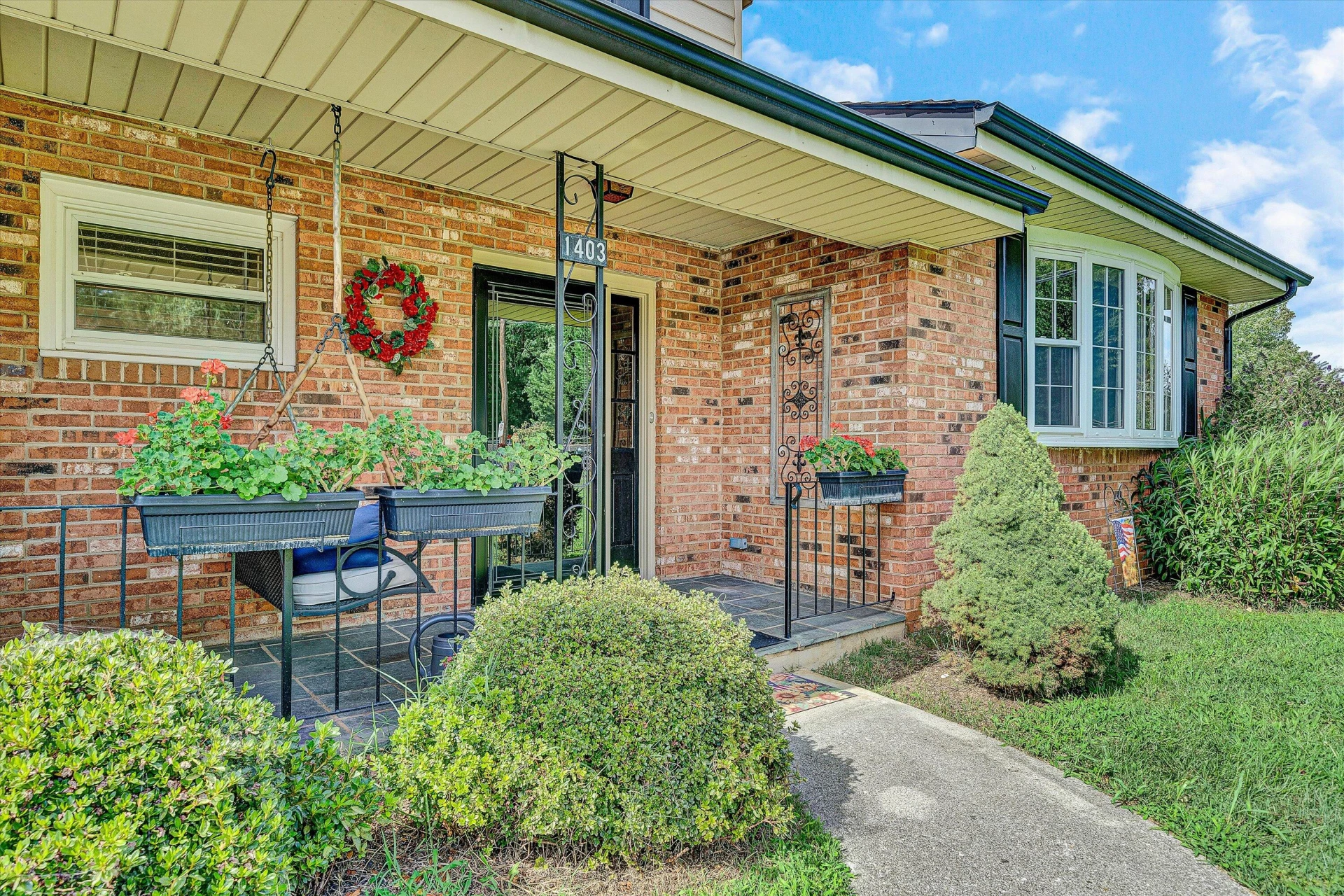 1403 Azalea ST - Photo 2