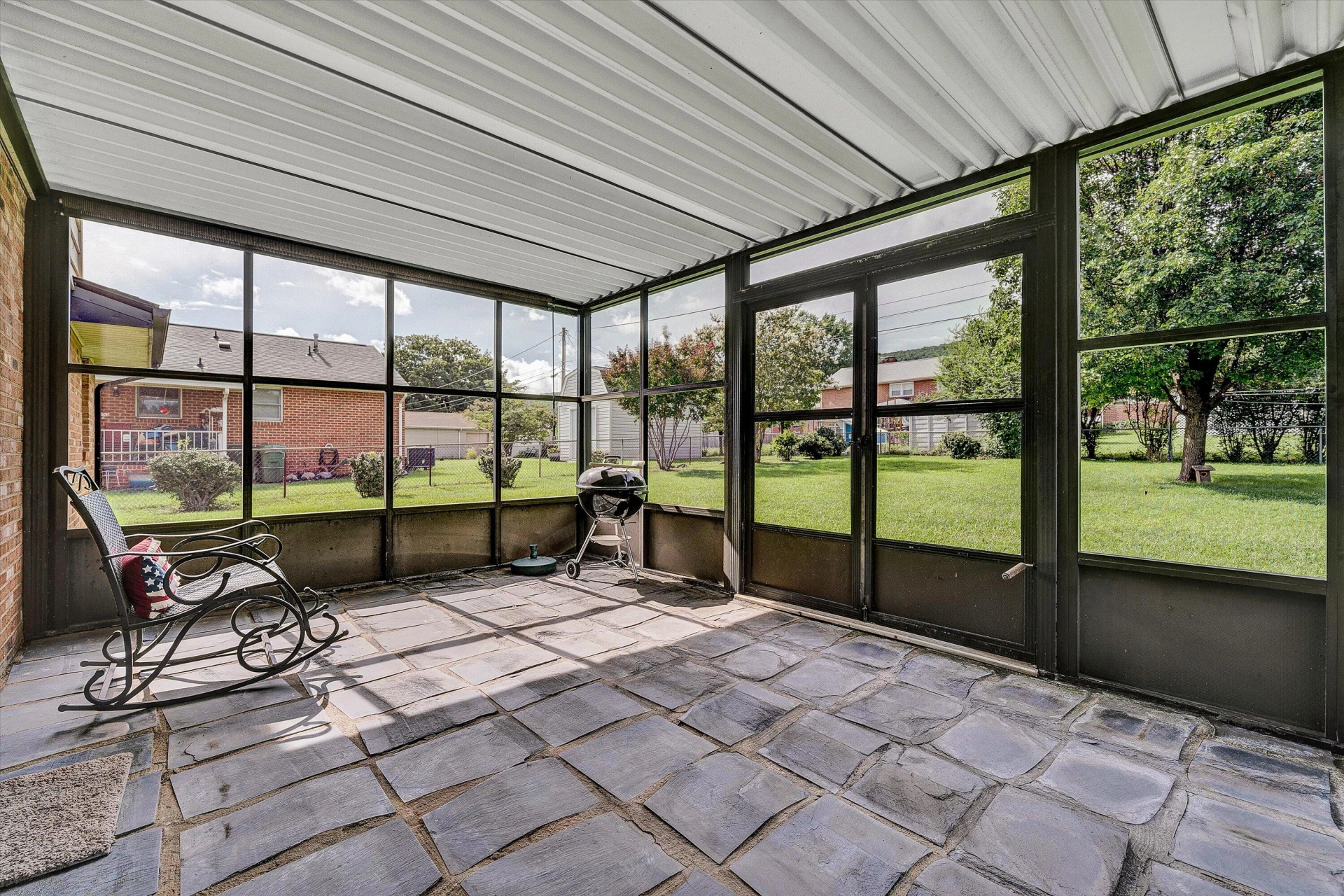 1403 Azalea ST - Photo 9