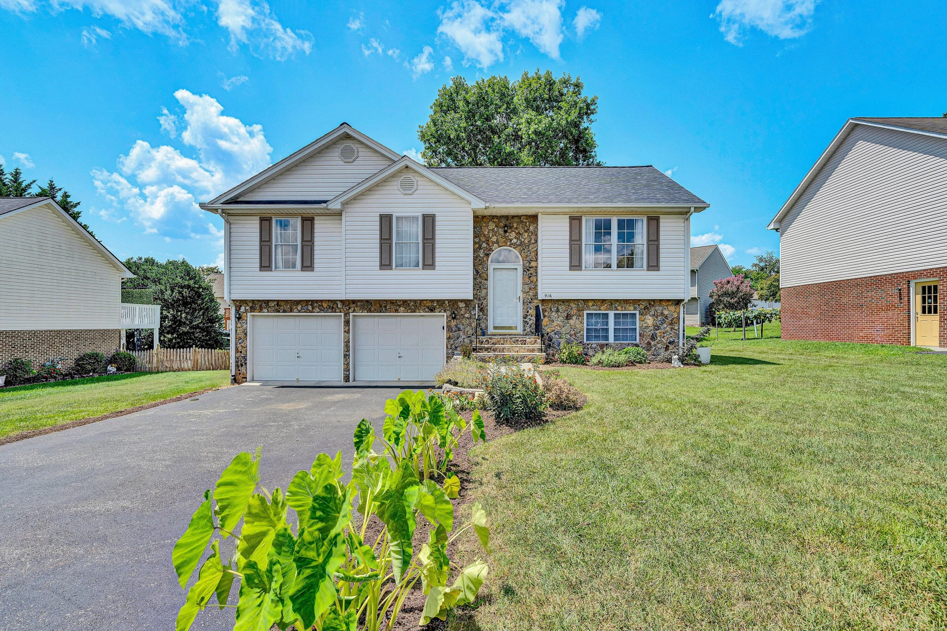 916 Slusser LN - Photo 3
