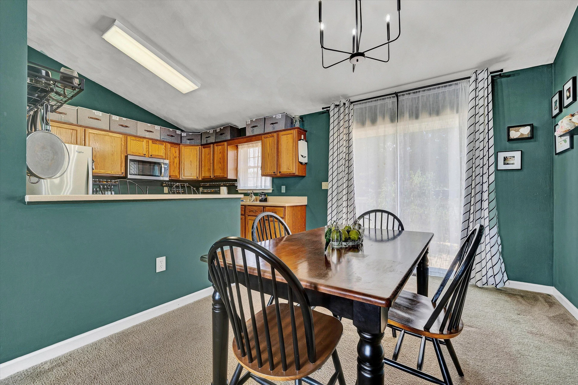 916 Slusser LN - Photo 9