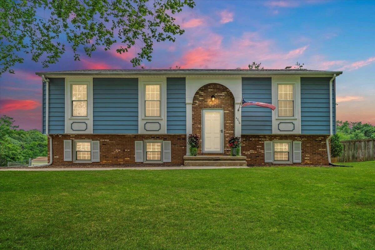 4216 Whitehall CIR