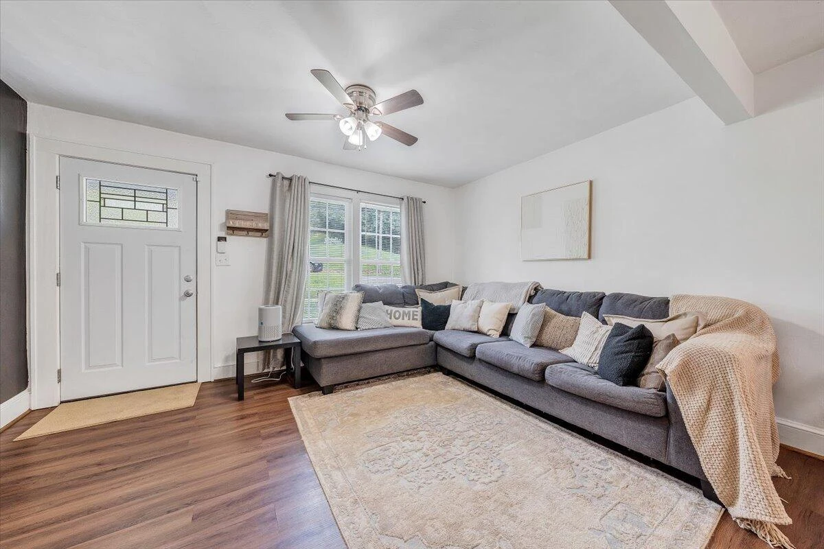 3148 Garden City BLVD SE - Photo 3