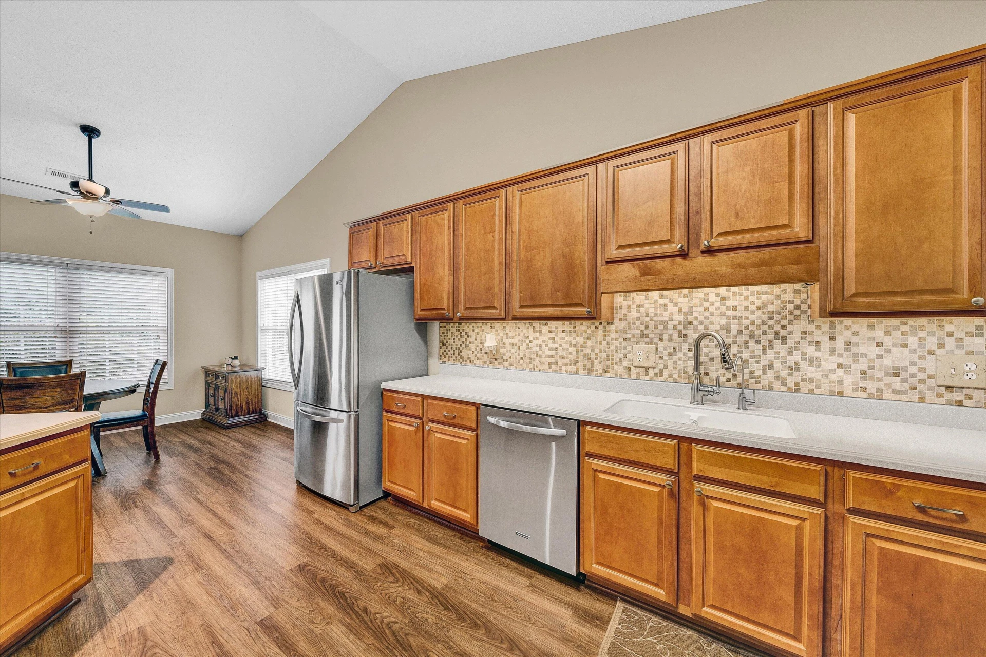 708 Bradford CIR - Photo 10