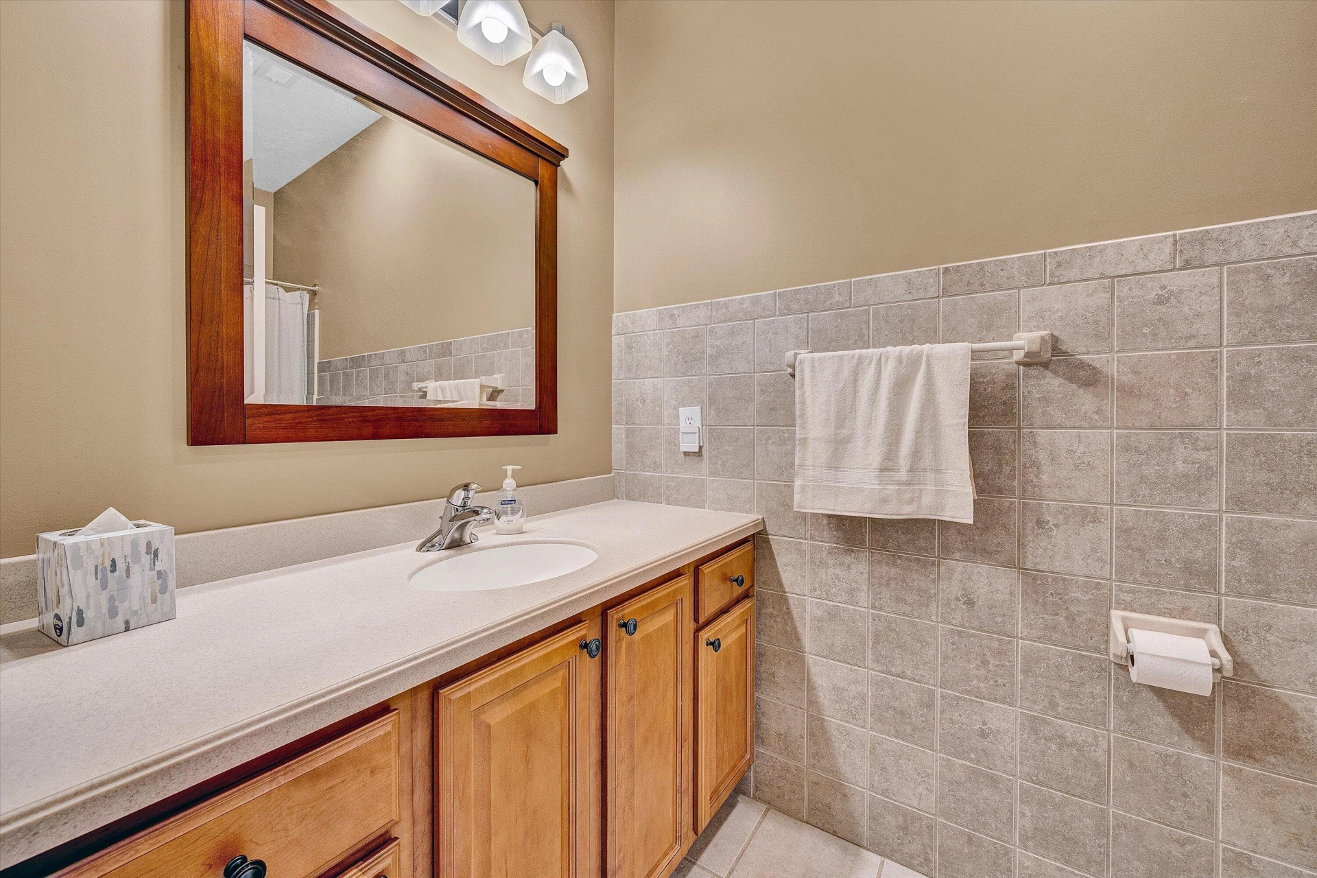708 Bradford CIR - Photo 12