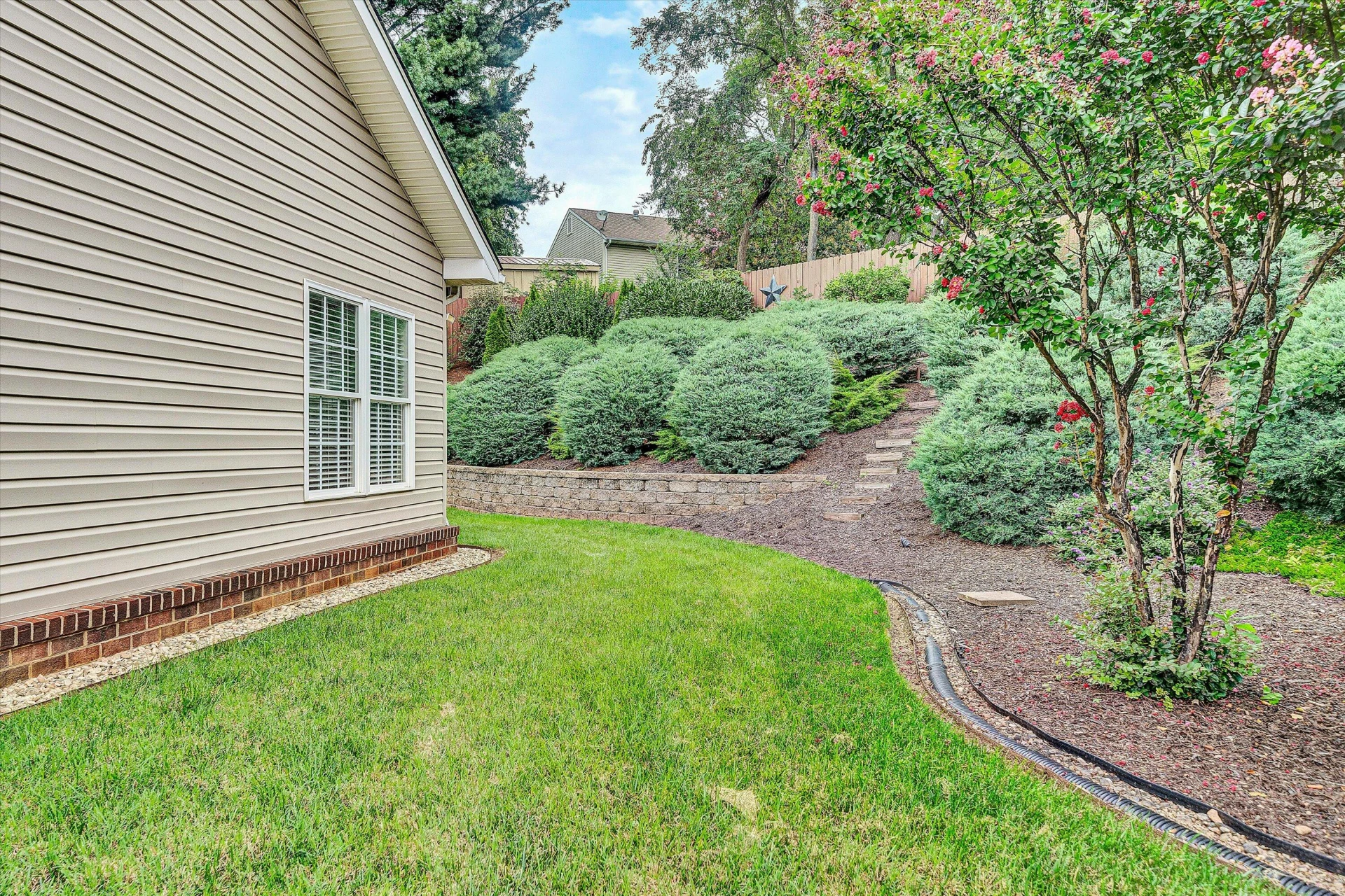 708 Bradford CIR - Photo 21