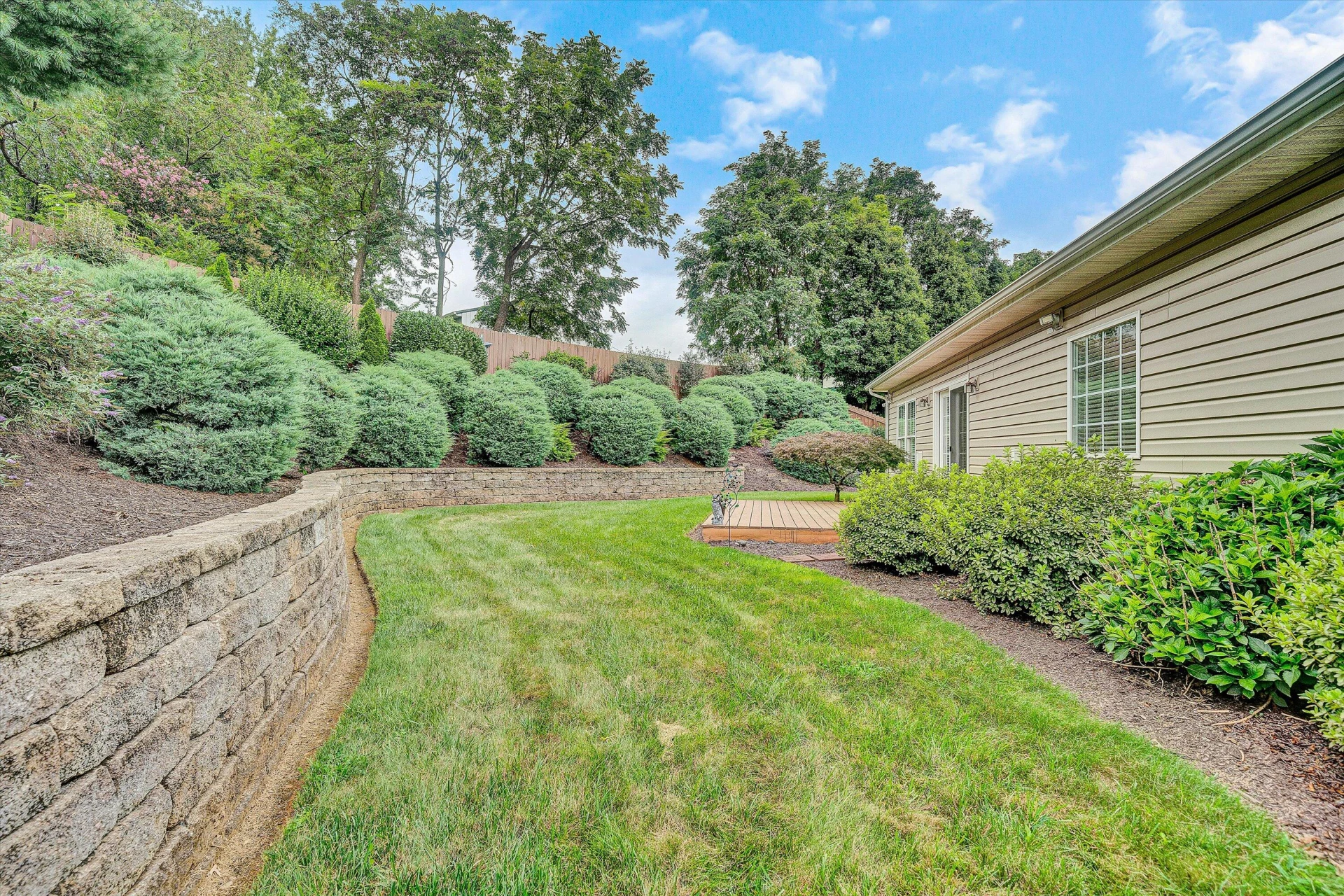 708 Bradford CIR - Photo 23