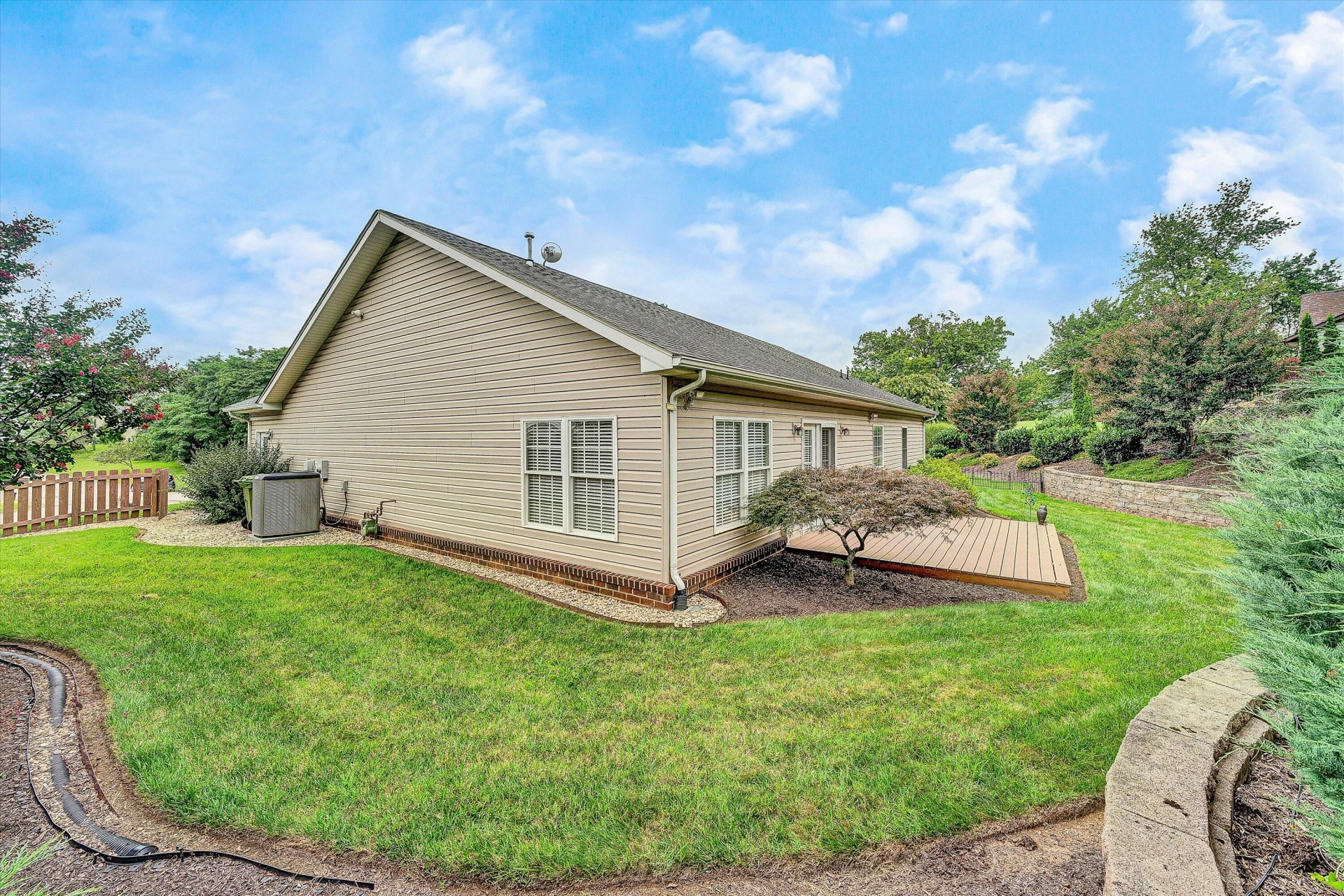 708 Bradford CIR - Photo 24