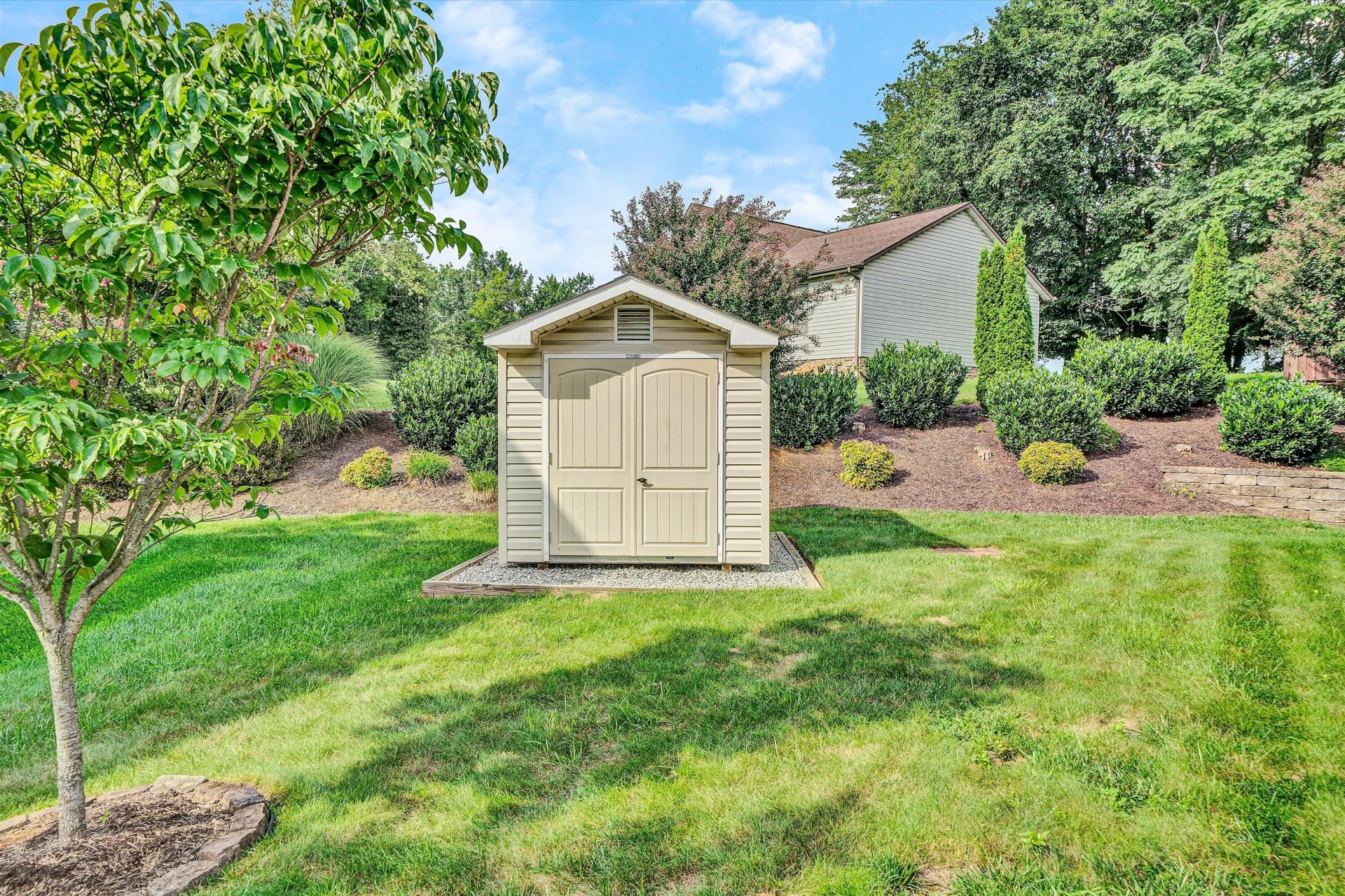 708 Bradford CIR - Photo 25
