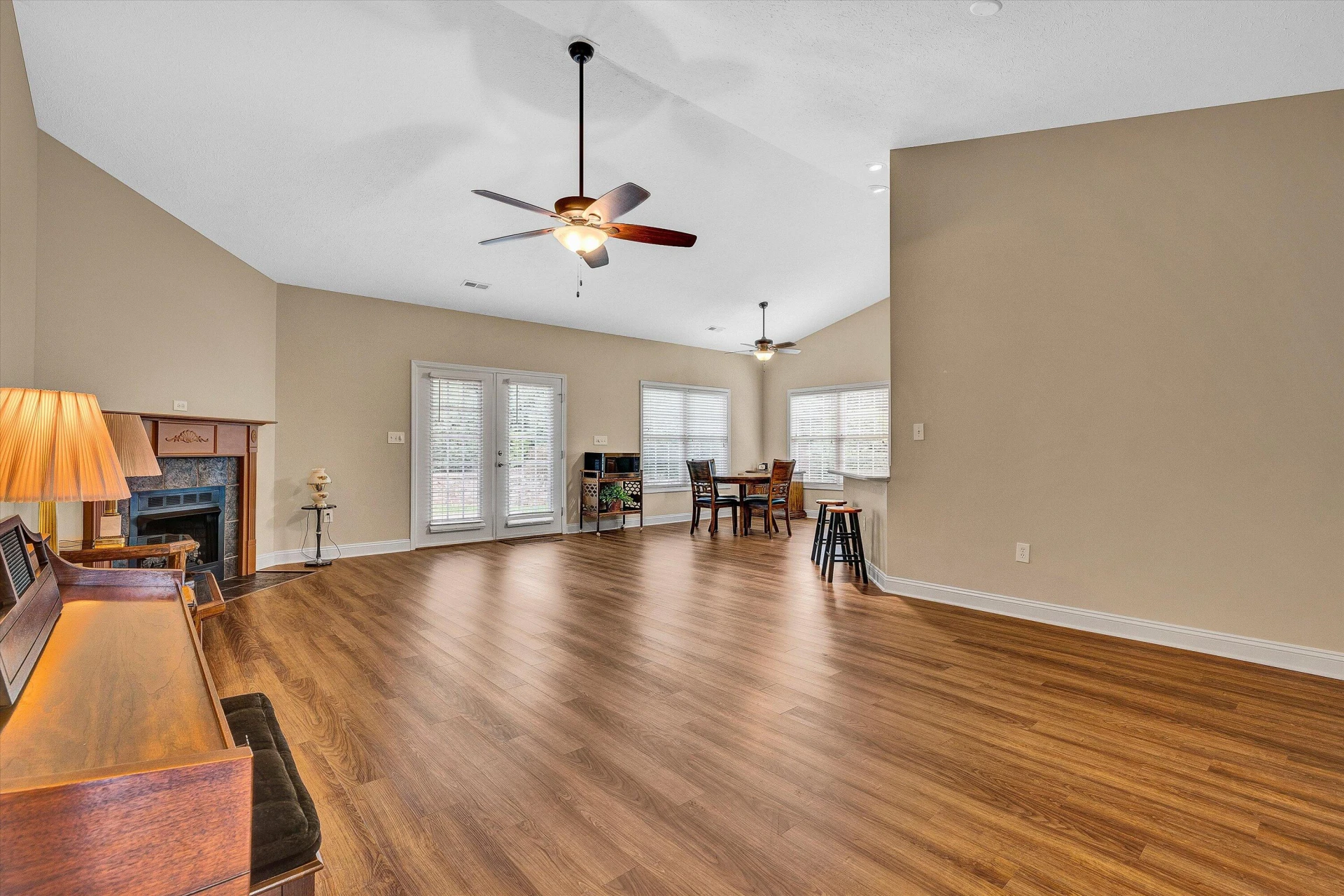 708 Bradford CIR - Photo 5