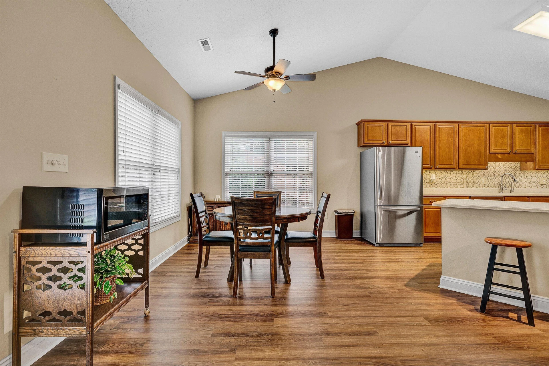 708 Bradford CIR - Photo 7