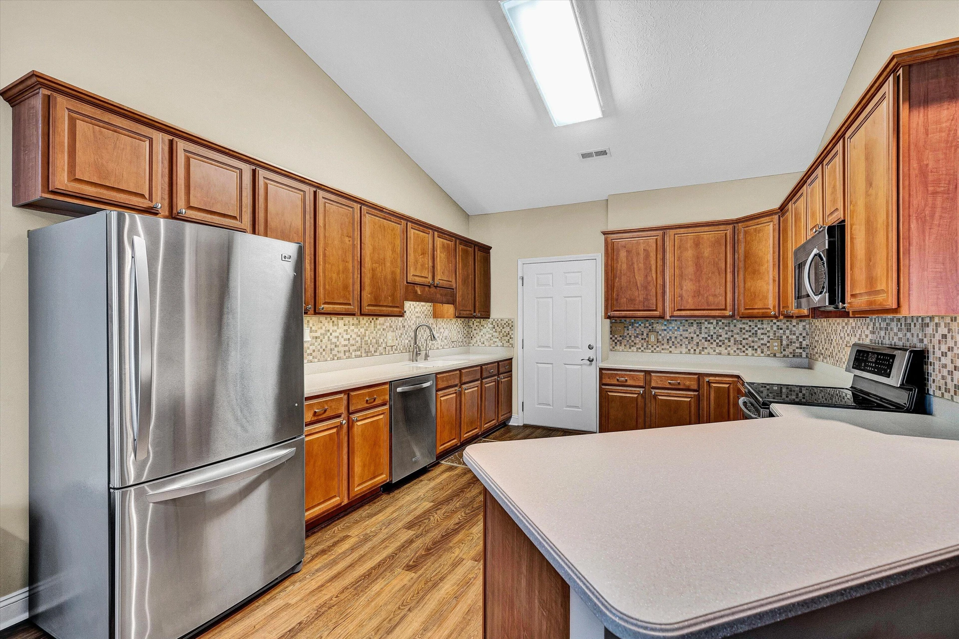 708 Bradford CIR - Photo 8