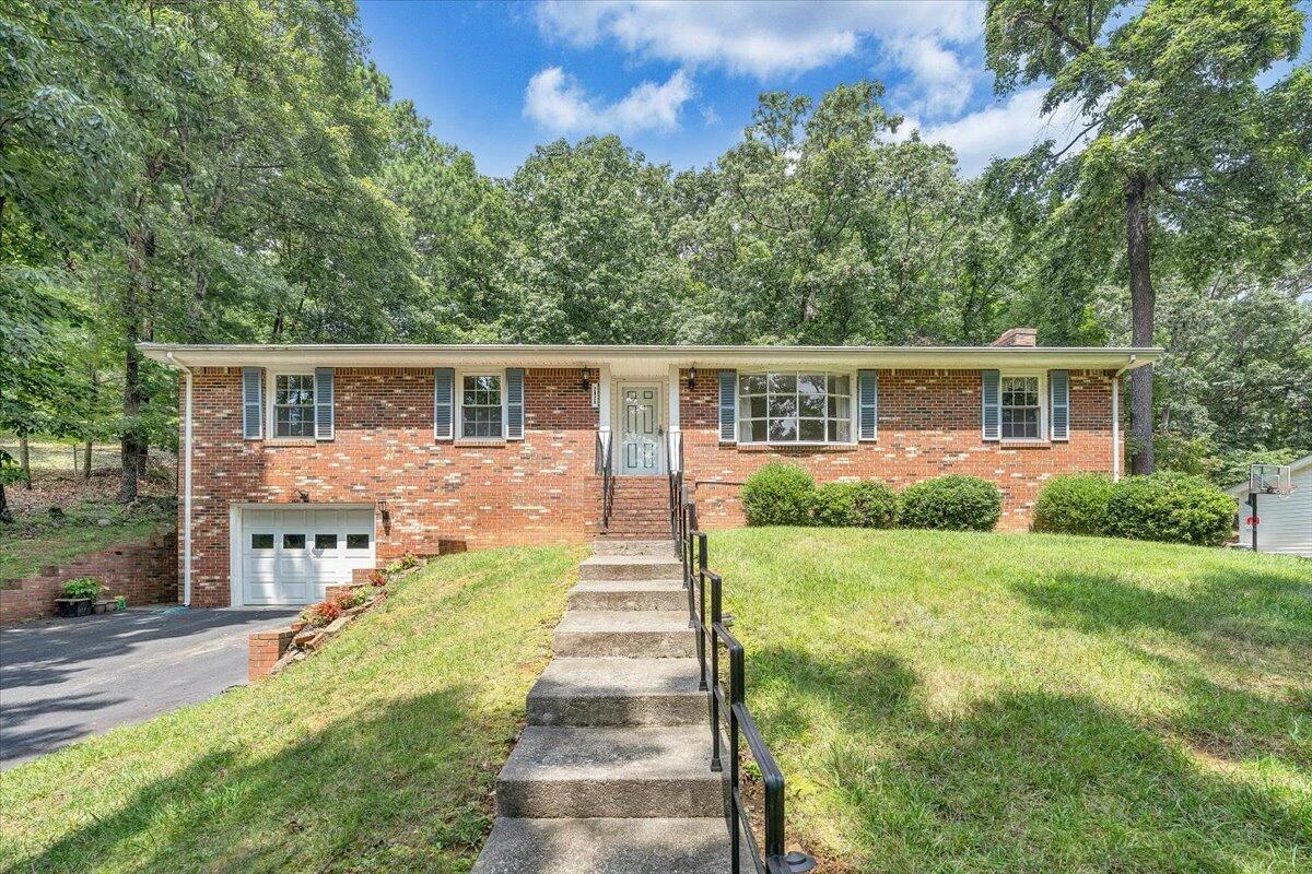2826 Greggin DR