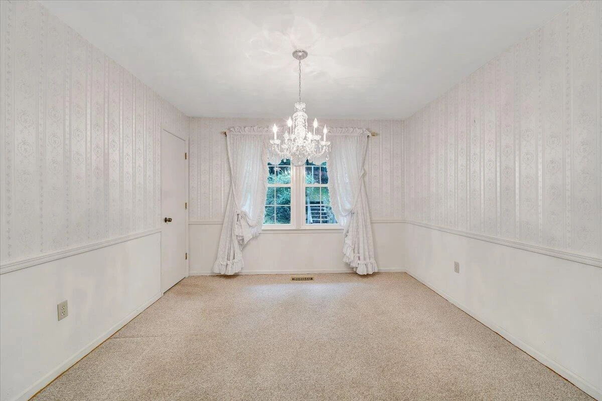 2826 Greggin DR - Photo 32