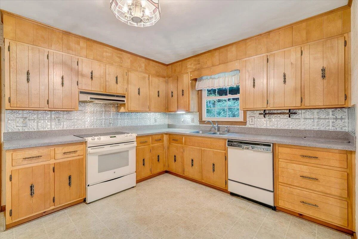 2826 Greggin DR - Photo 34
