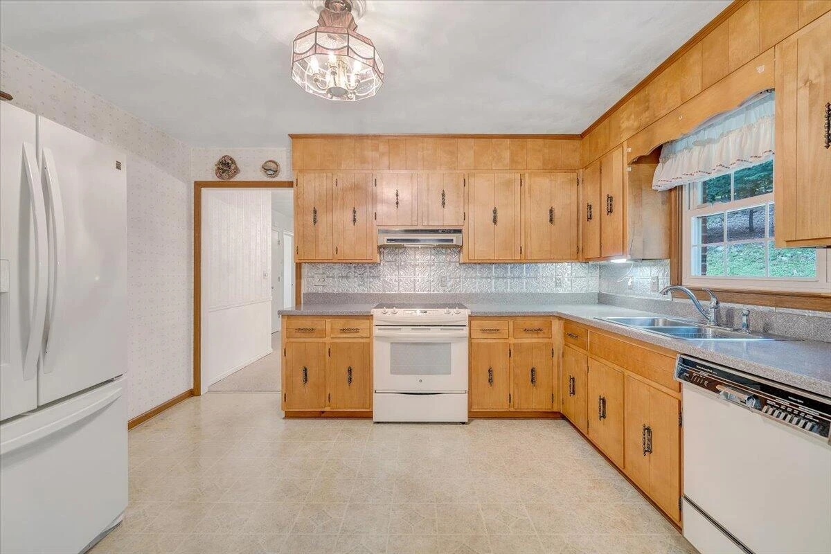 2826 Greggin DR - Photo 35
