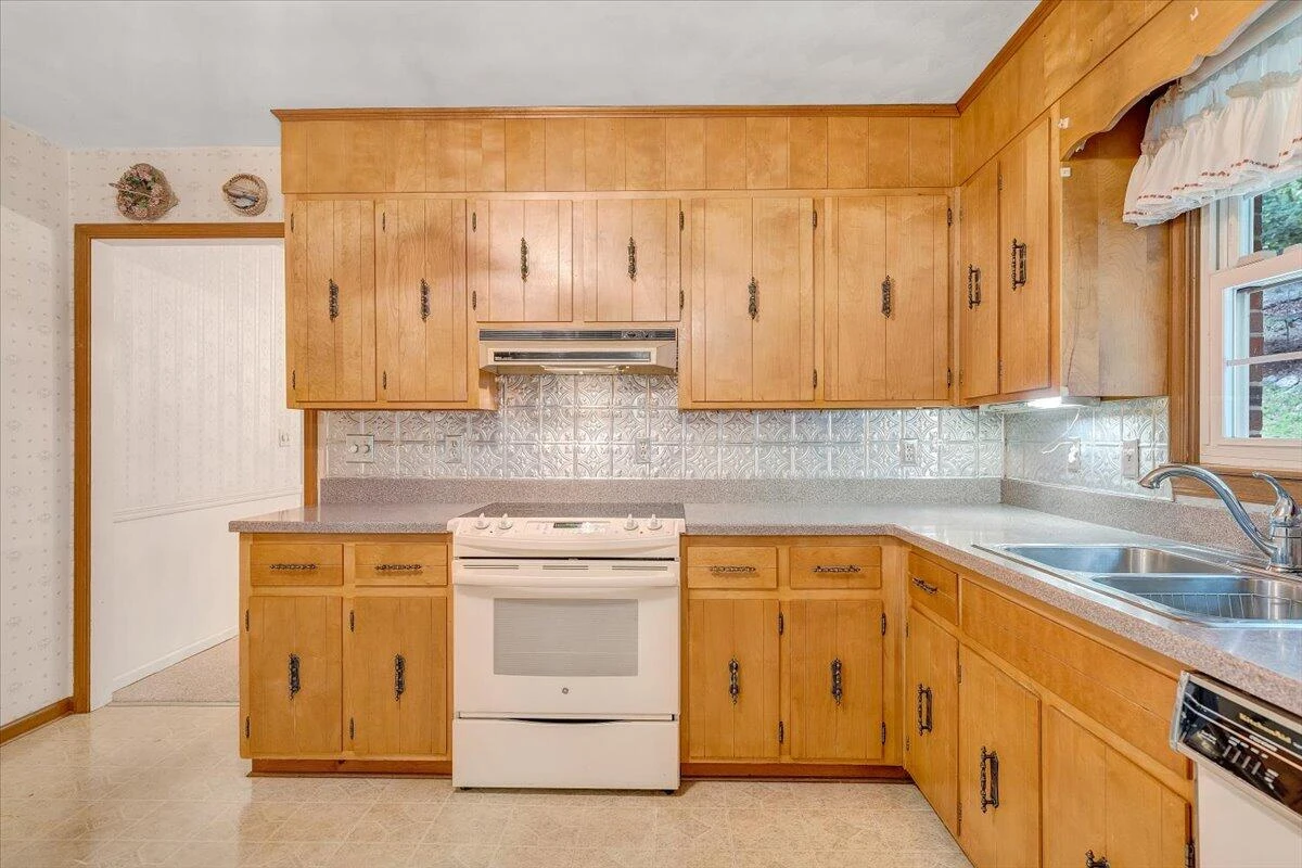 2826 Greggin DR - Photo 36