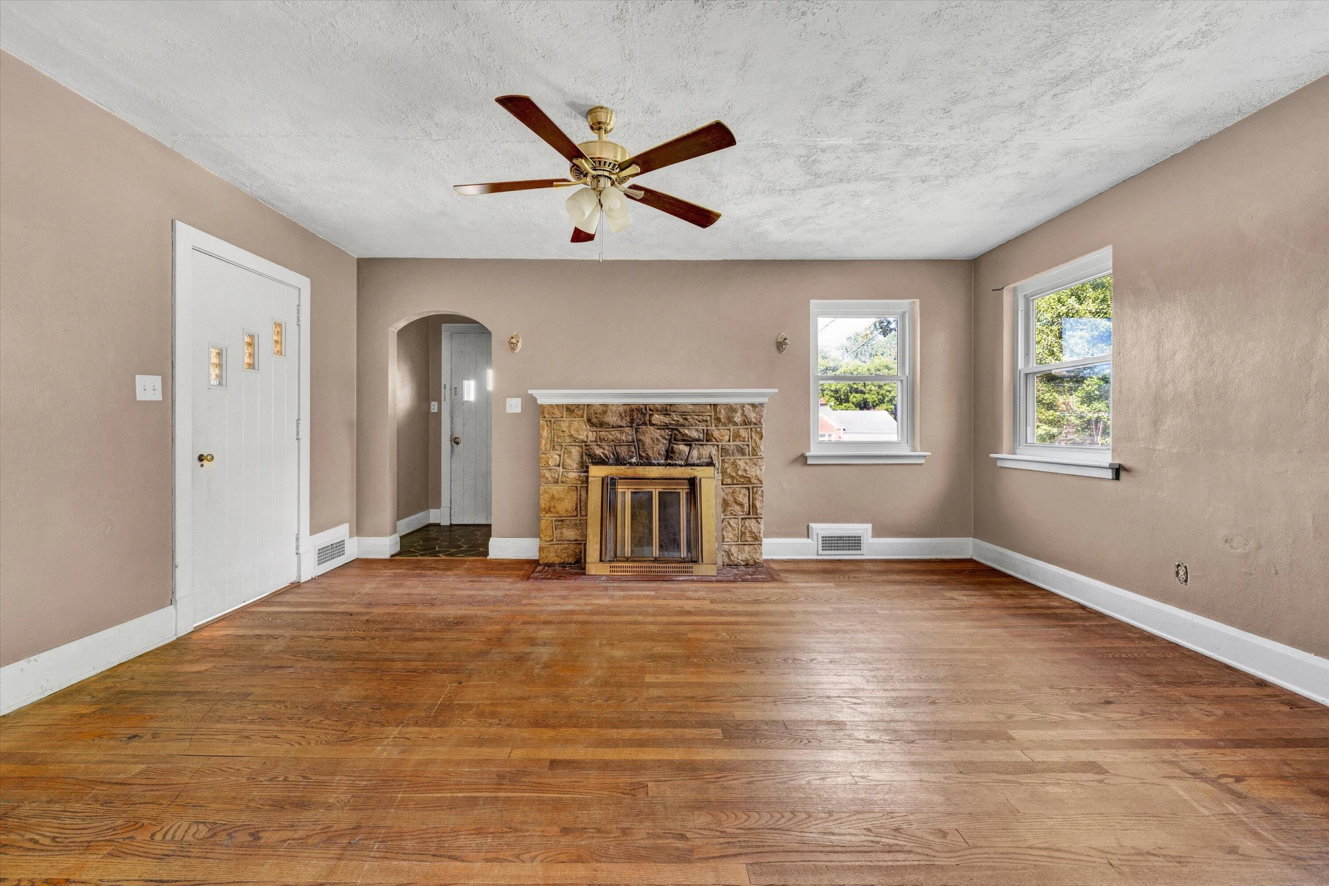 2807 Mansfield ST NE - Photo 5