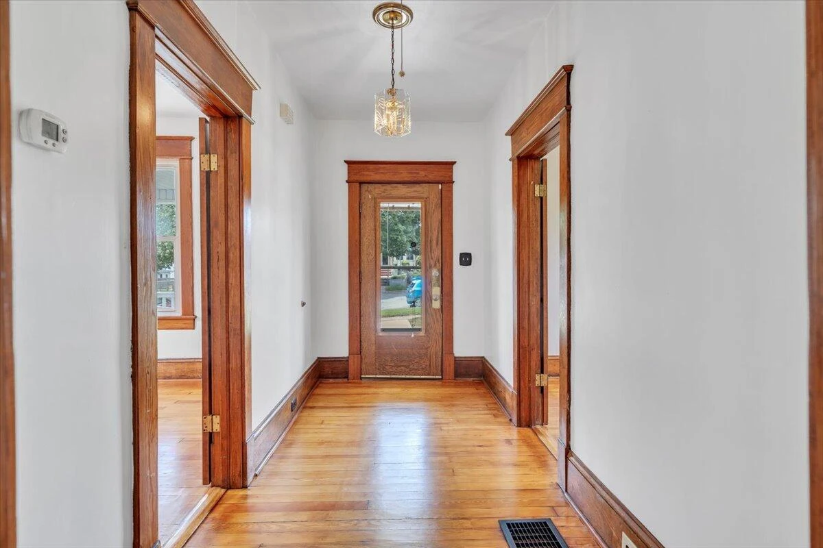1127 Montrose AVE SE - Photo 15