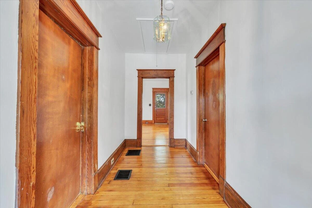 1127 Montrose AVE SE - Photo 16
