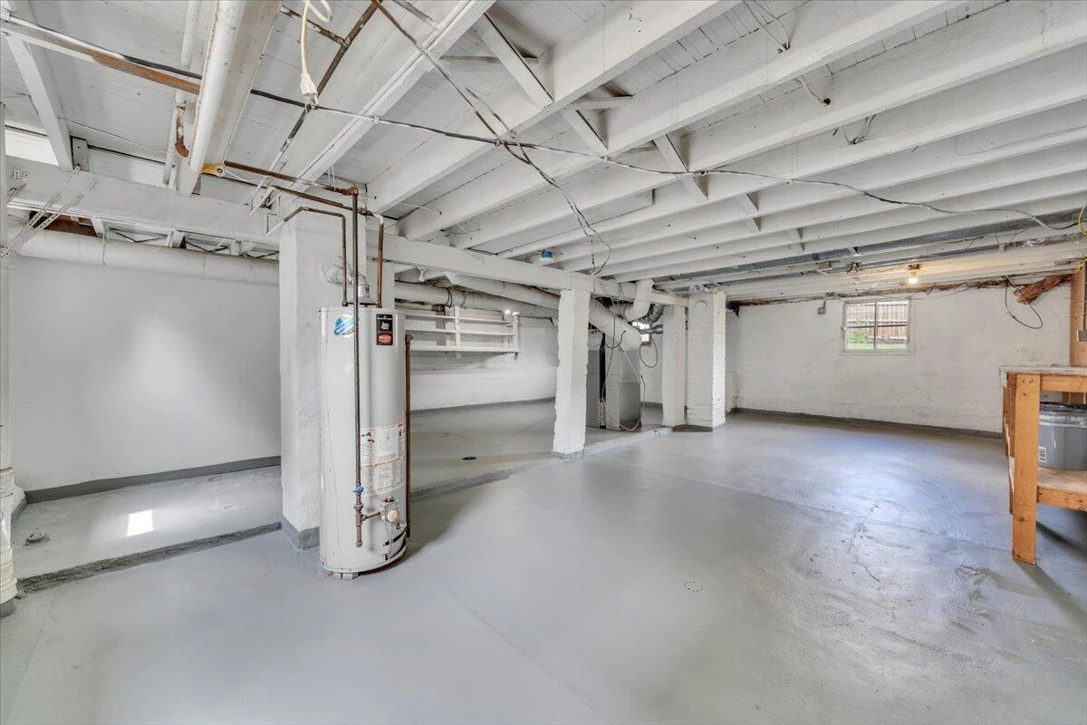 1127 Montrose AVE SE - Photo 30