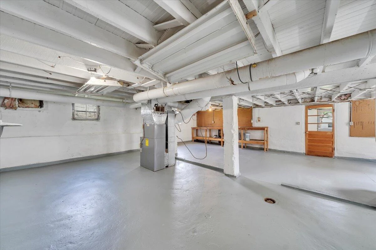 1127 Montrose AVE SE - Photo 31