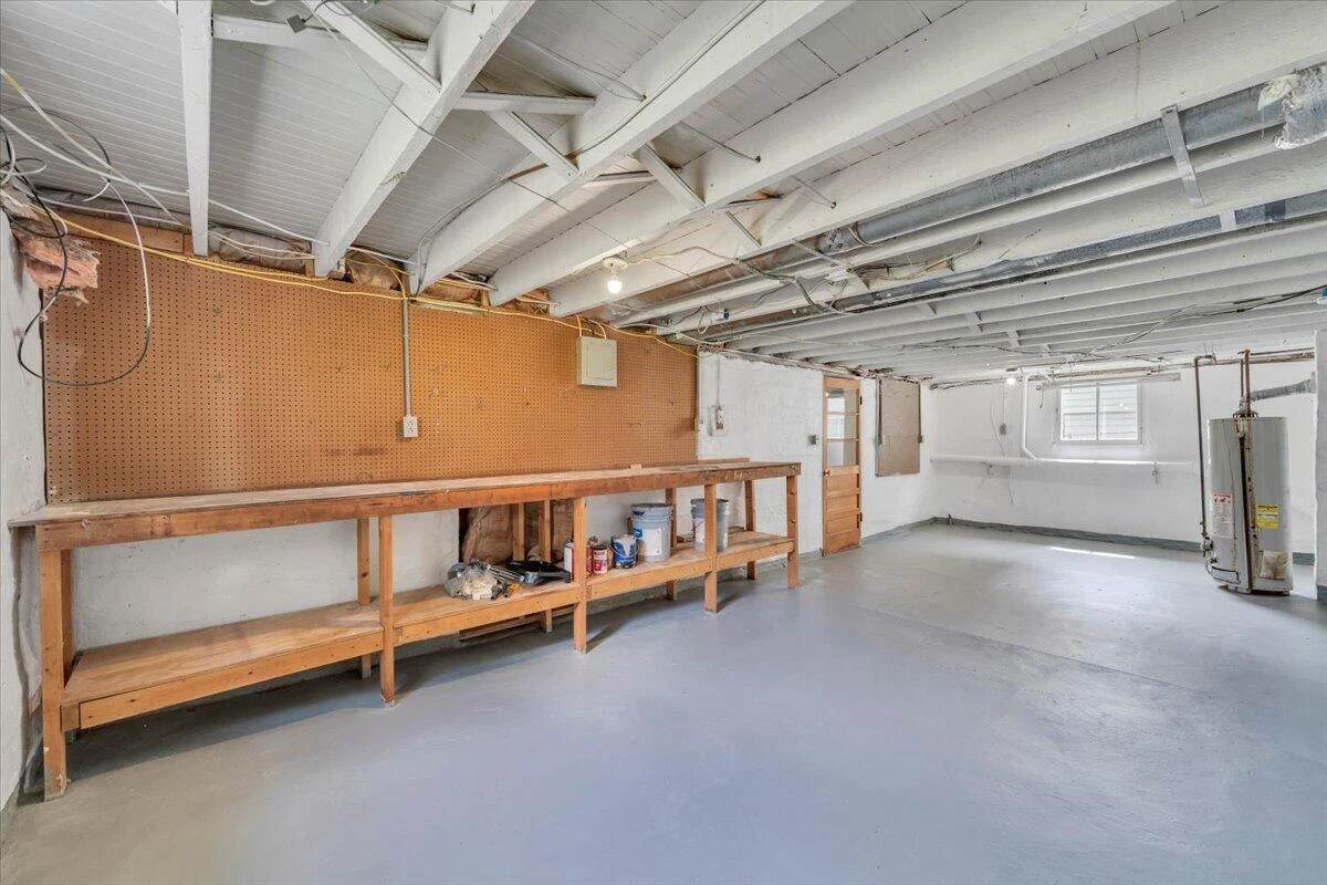 1127 Montrose AVE SE - Photo 33