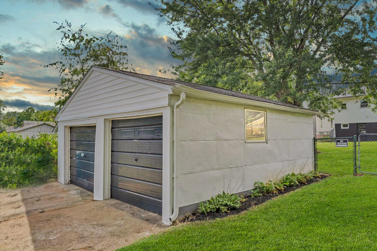 1127 Montrose AVE SE - Photo 9