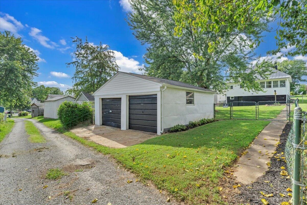 1127 Montrose AVE SE - Photo 12