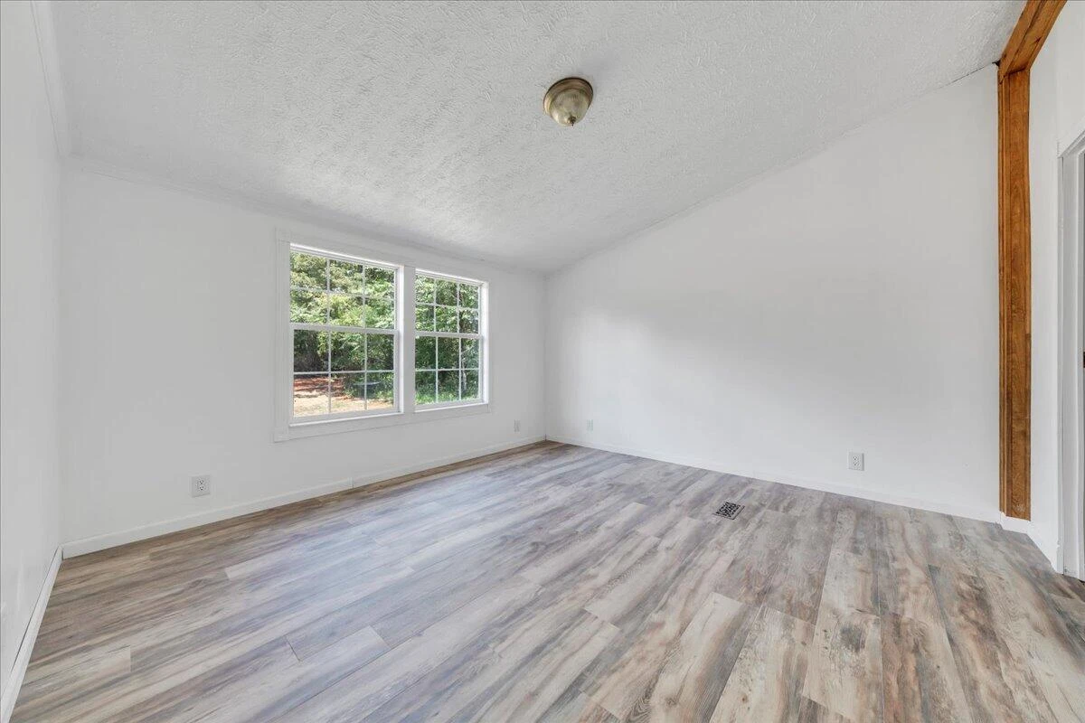 6638 Stewartsville RD - Photo 14