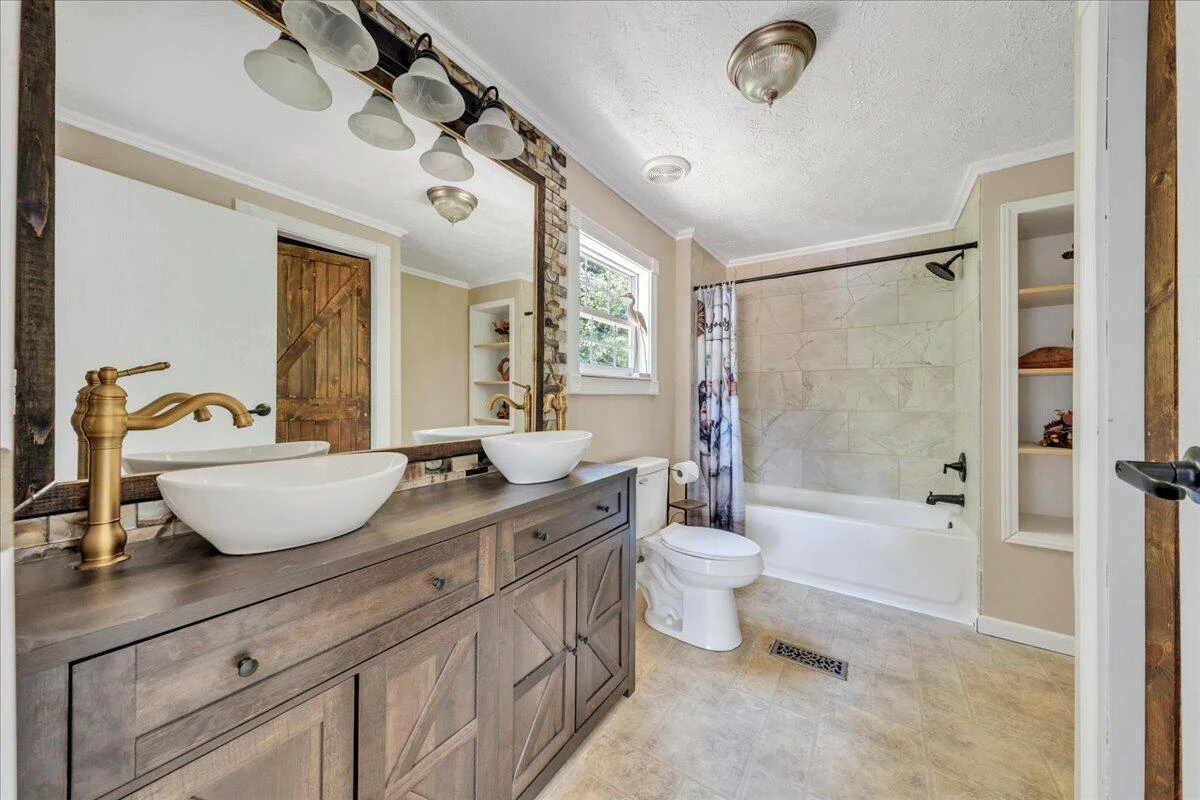 6638 Stewartsville RD - Photo 17