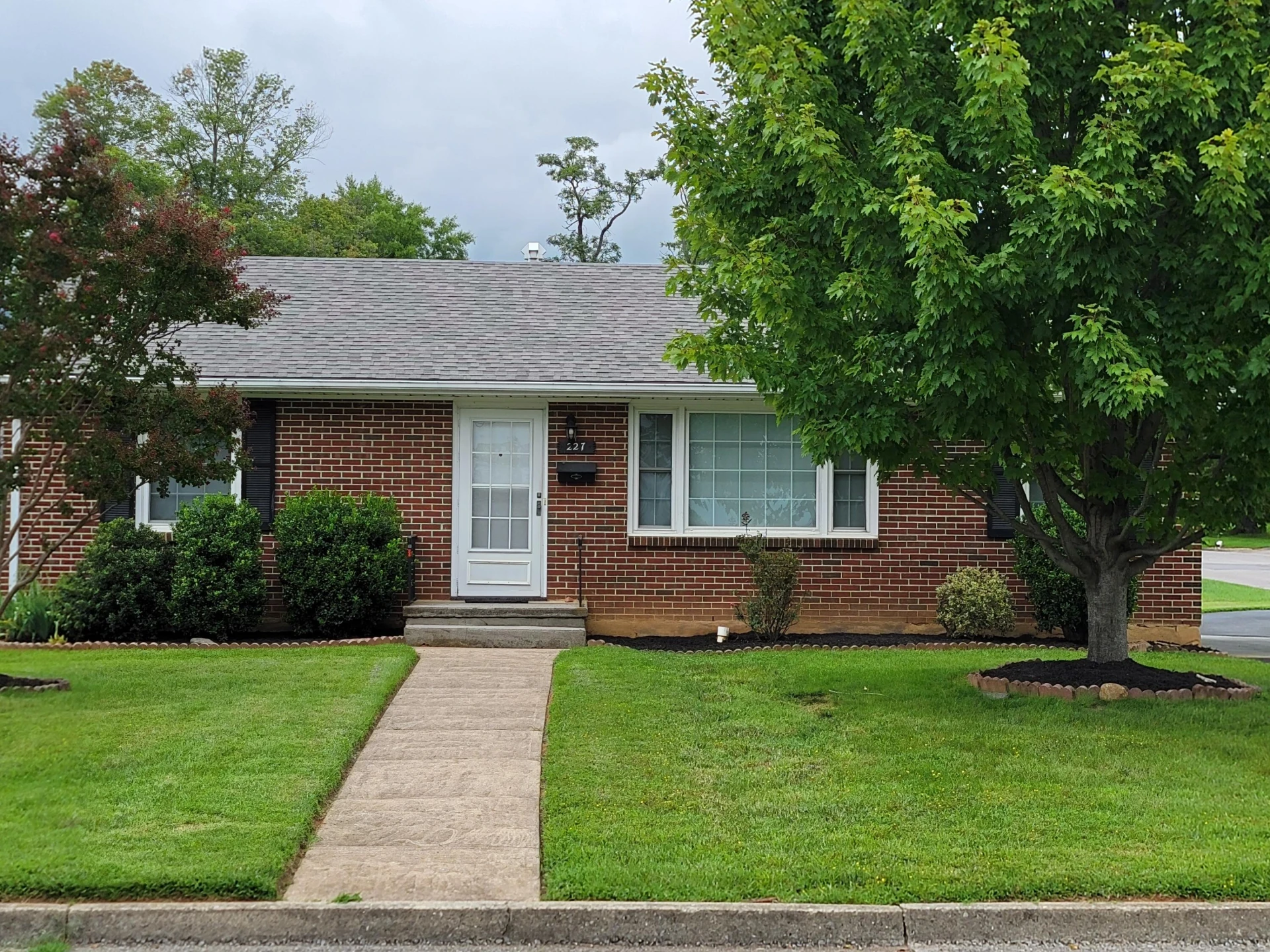 227 W Carrollton AVE - Photo 2