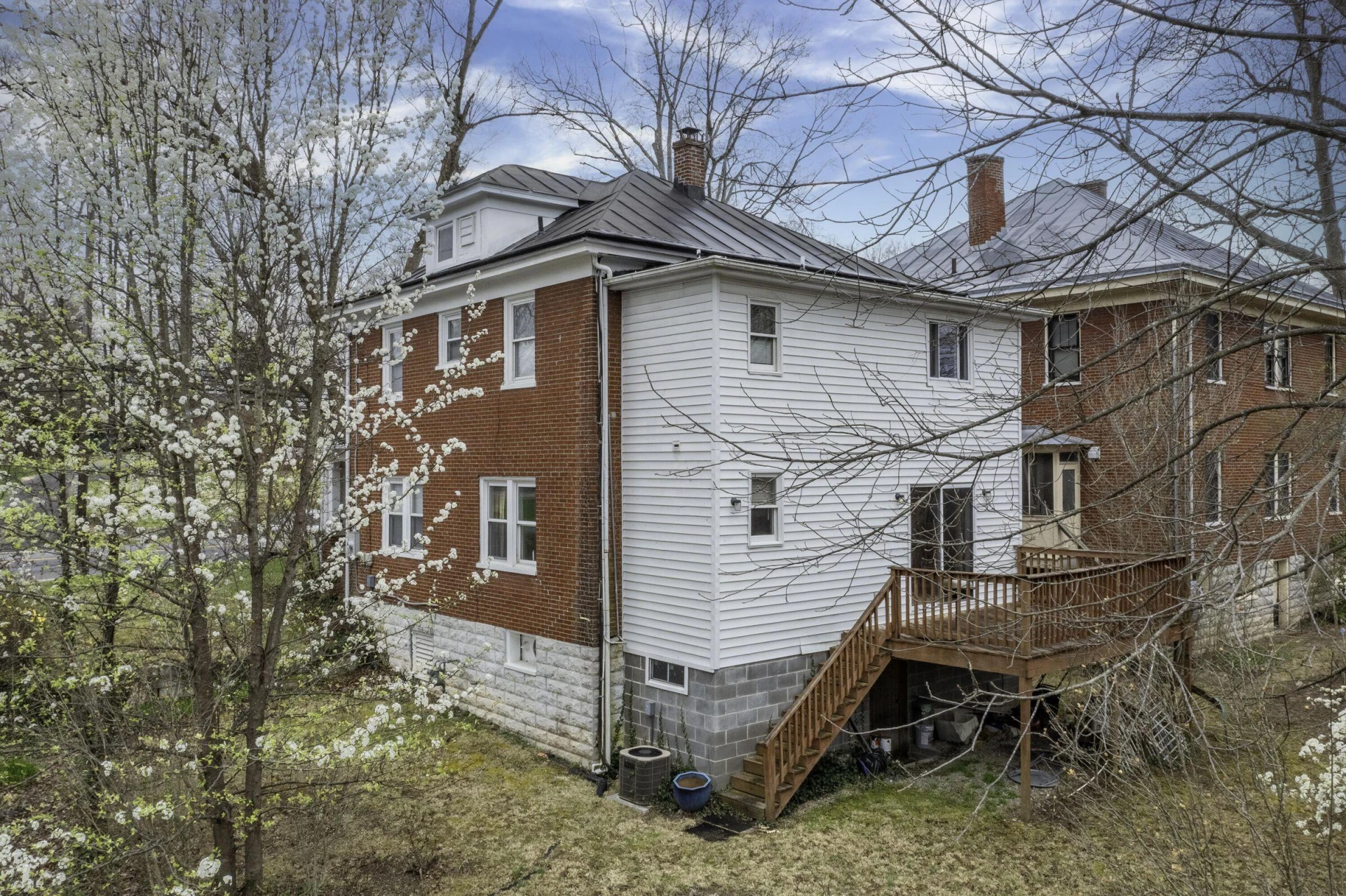 521 S Main ST - Photo 3