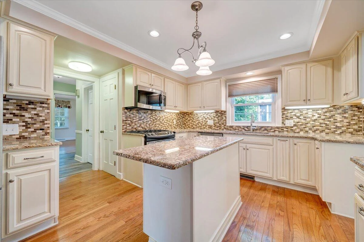 3725 Dogwood LN SW - Photo 10